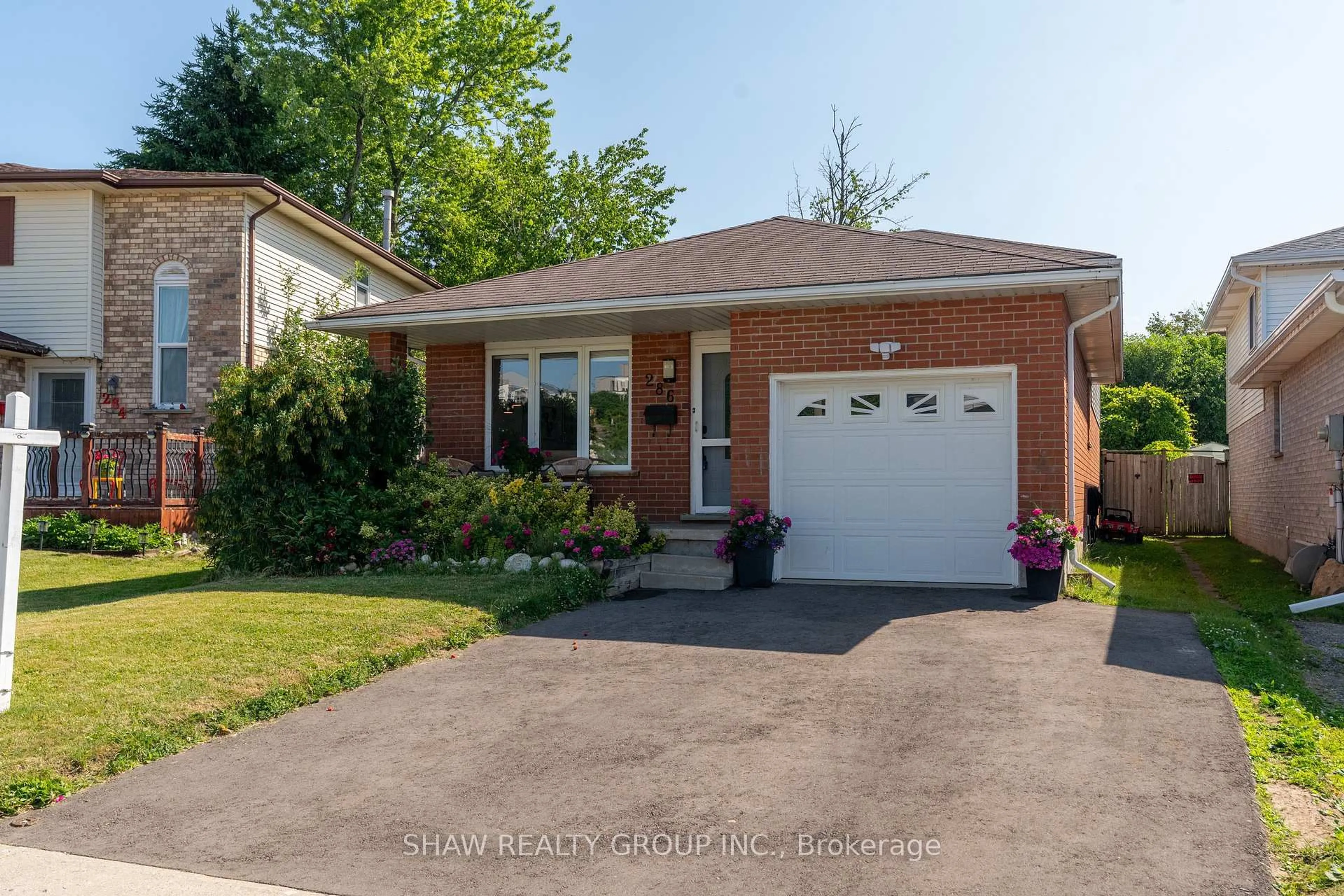Home with brick exterior material, street for 286 Newbury Dr, Kitchener Ontario N2N 3A3
