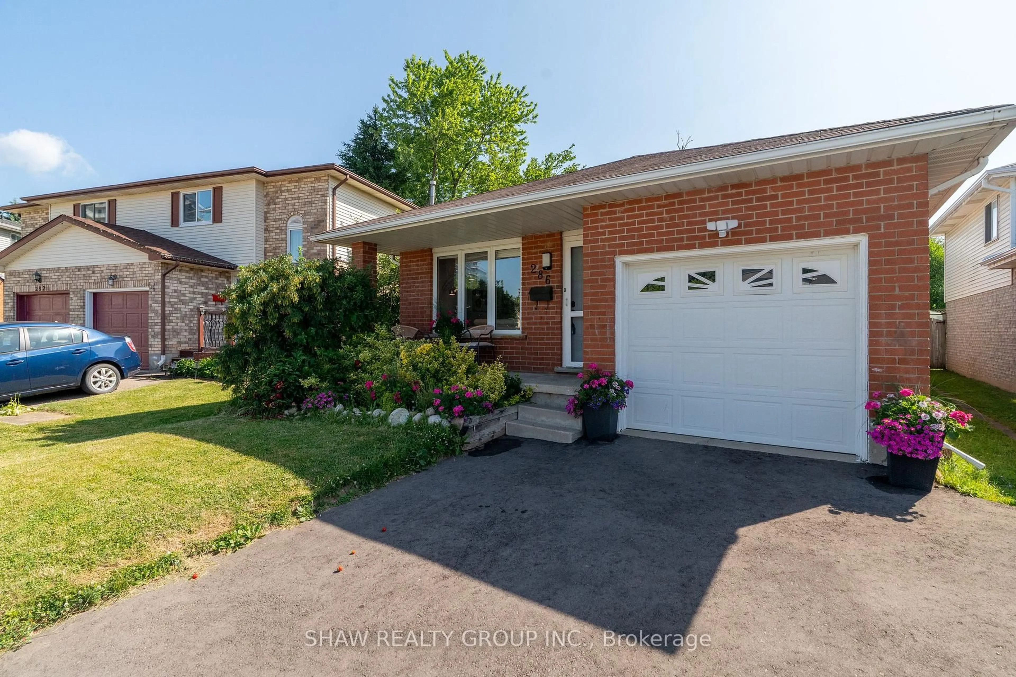 Home with brick exterior material, street for 286 Newbury Dr, Kitchener Ontario N2N 3A3