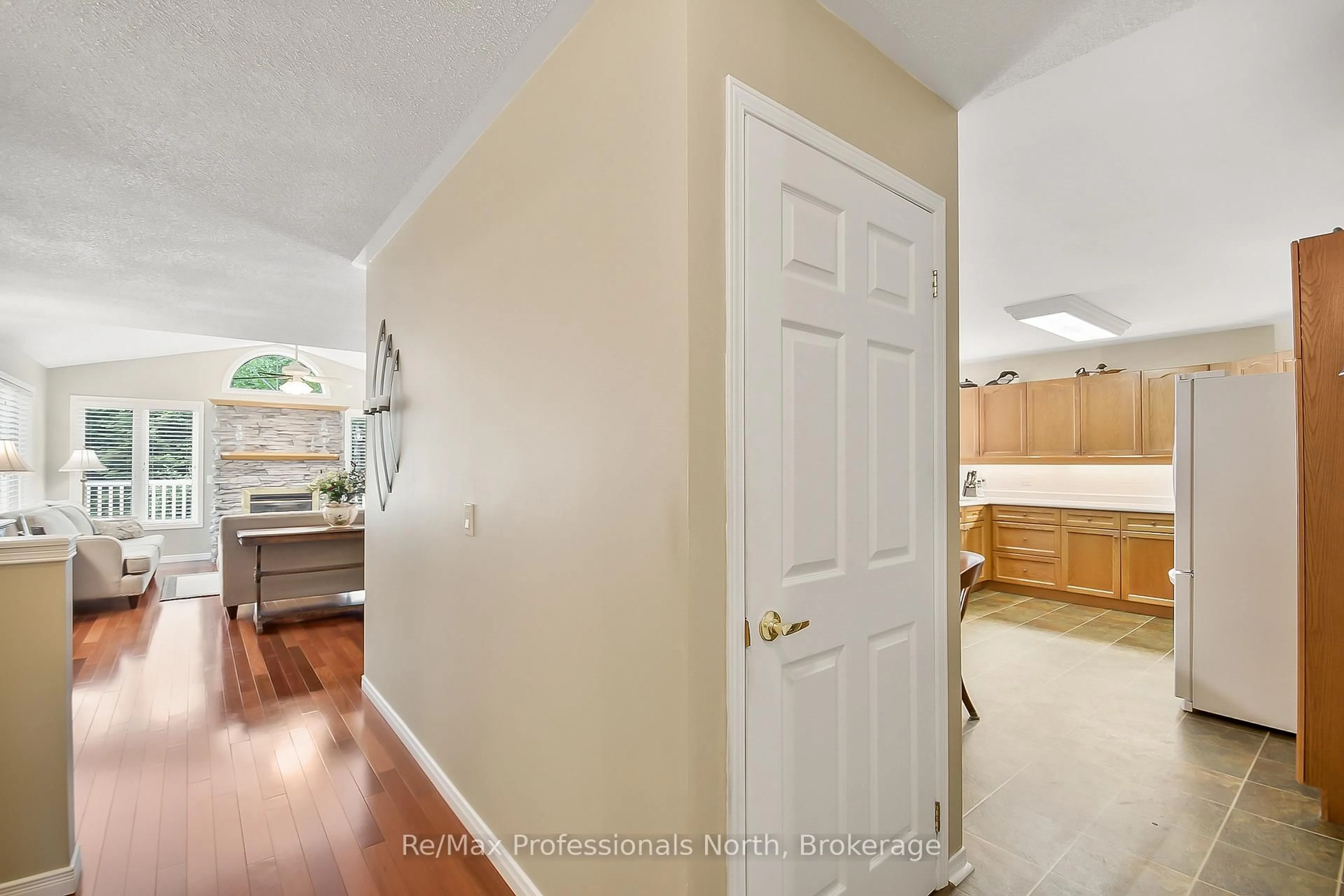 Unknown for 15 PINERIDGE GATE, Gravenhurst Ontario P1P 1Y4