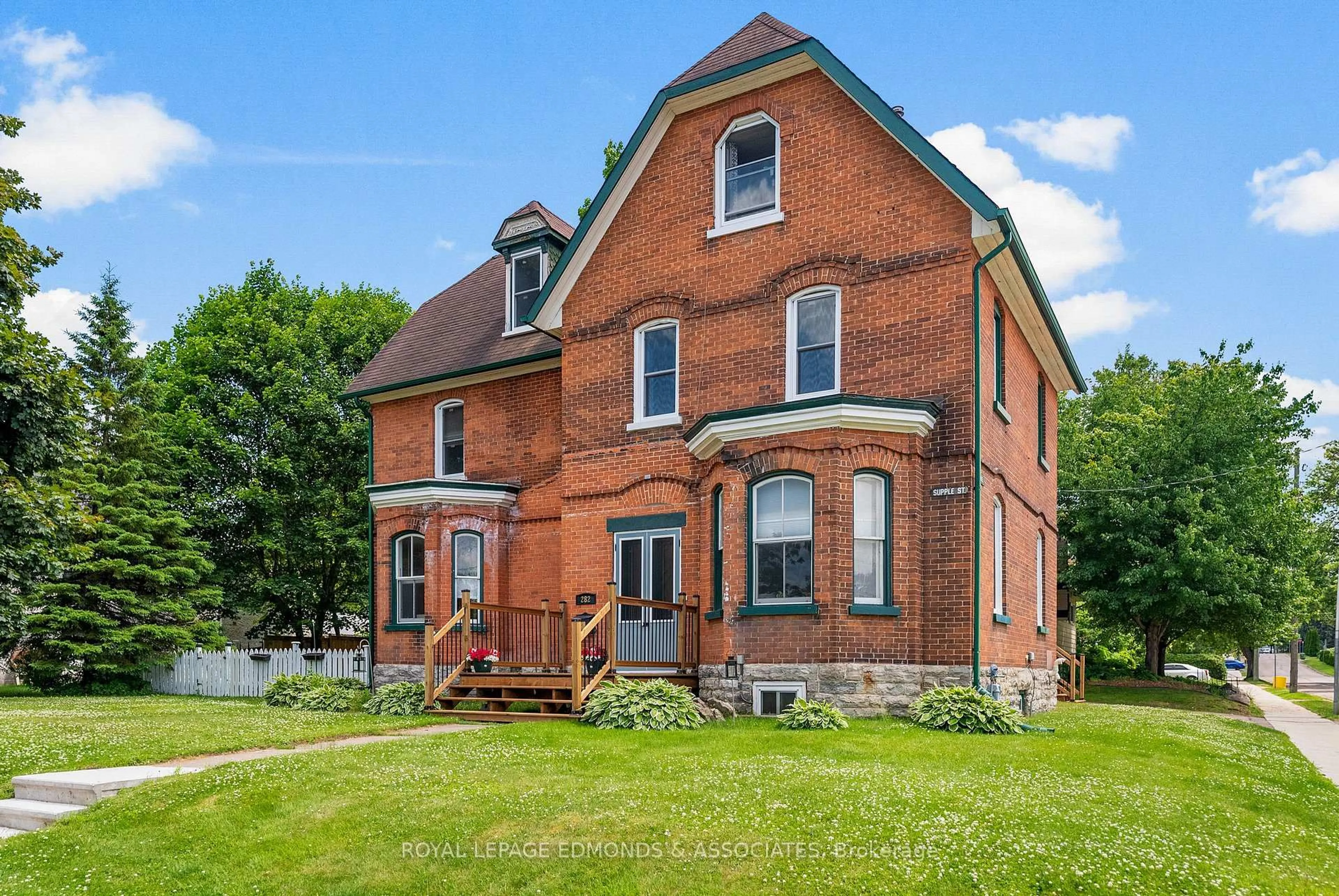 Home with brick exterior material, building for 282 Supple St, Pembroke Ontario K8A 3H2