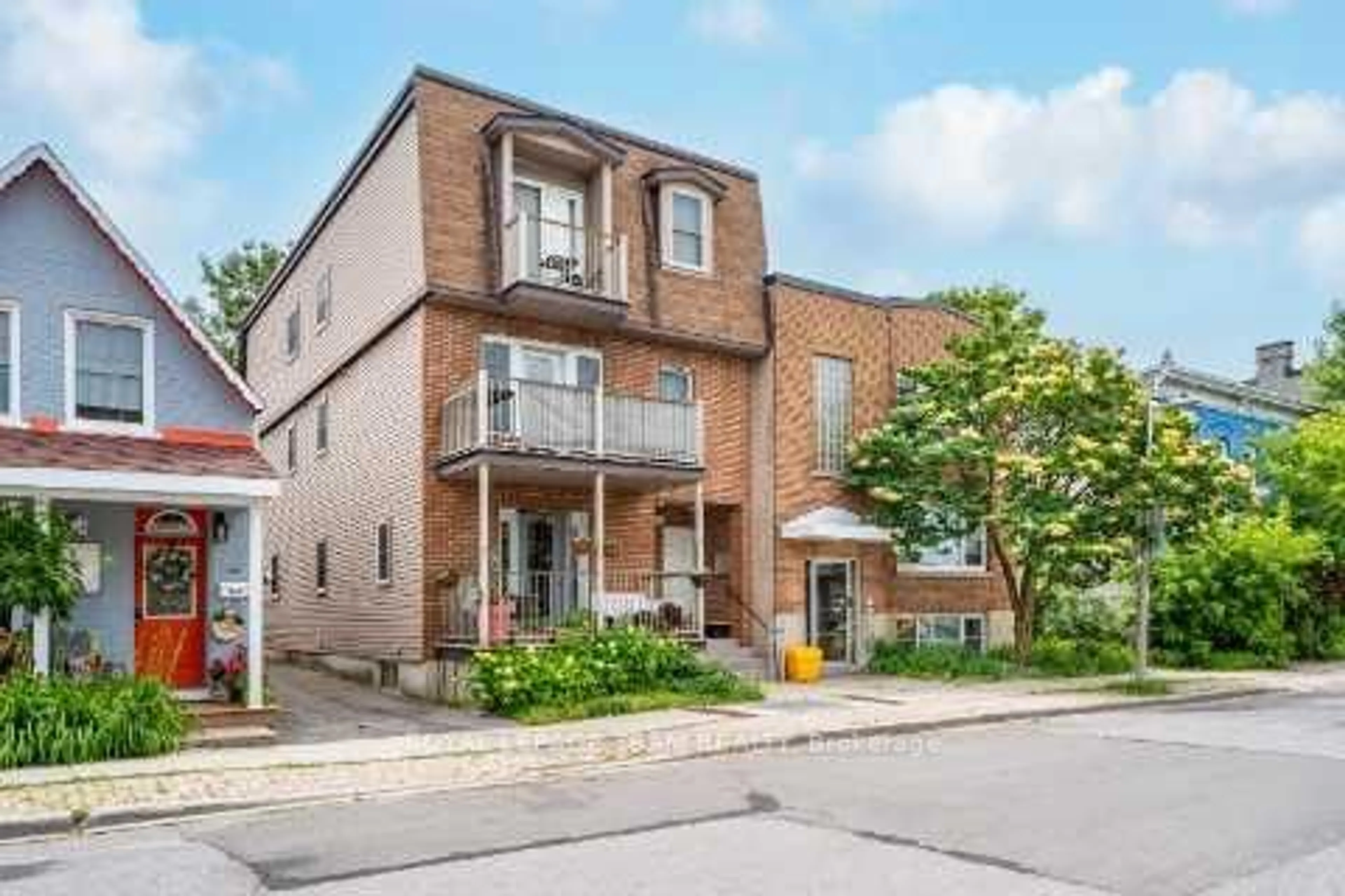 Home with brick exterior material, street for 258-260 St. Andrew St, Ottawa Ontario K1N 5G7