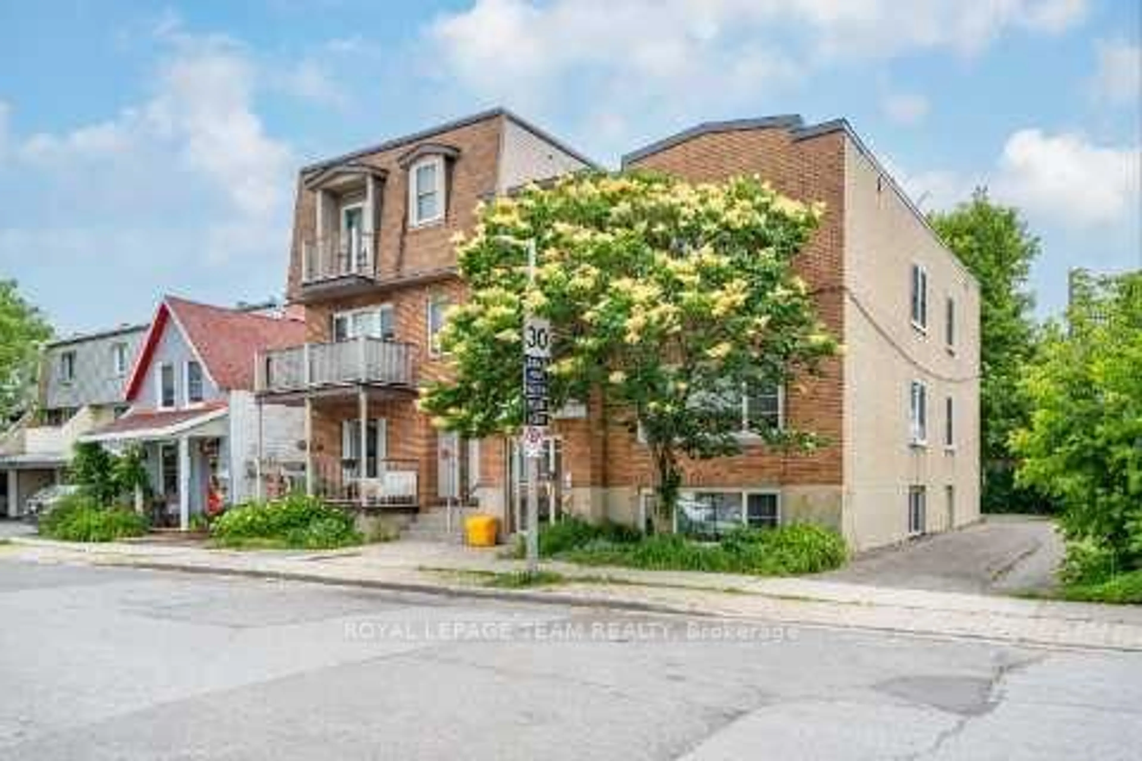 Unknown for 258-260 St. Andrew St, Ottawa Ontario K1N 5G7