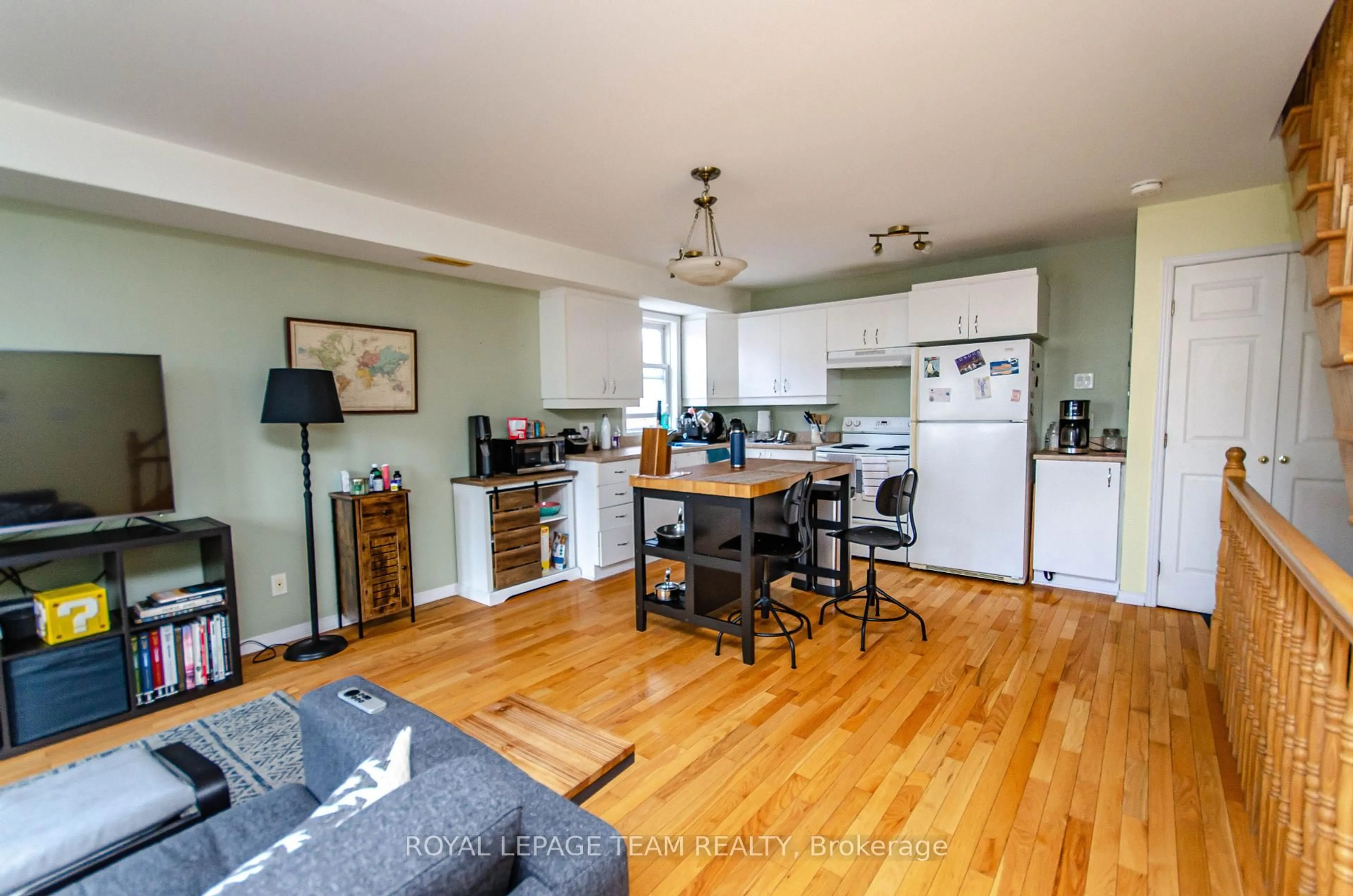 Open concept kitchen, wood/laminate floor for 258-260 St. Andrew St, Ottawa Ontario K1N 5G7