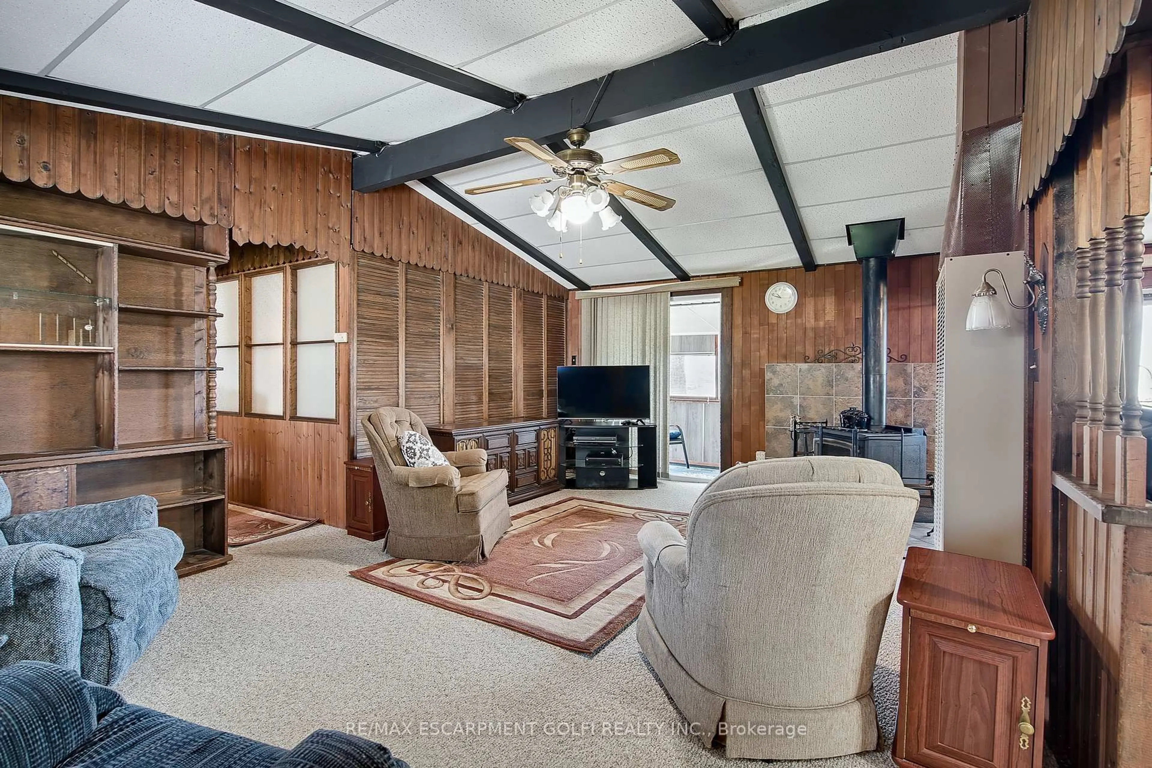 Living room with furniture, unknown for 3058 Lakeshore Rd, Haldimand Ontario N1A 2W8