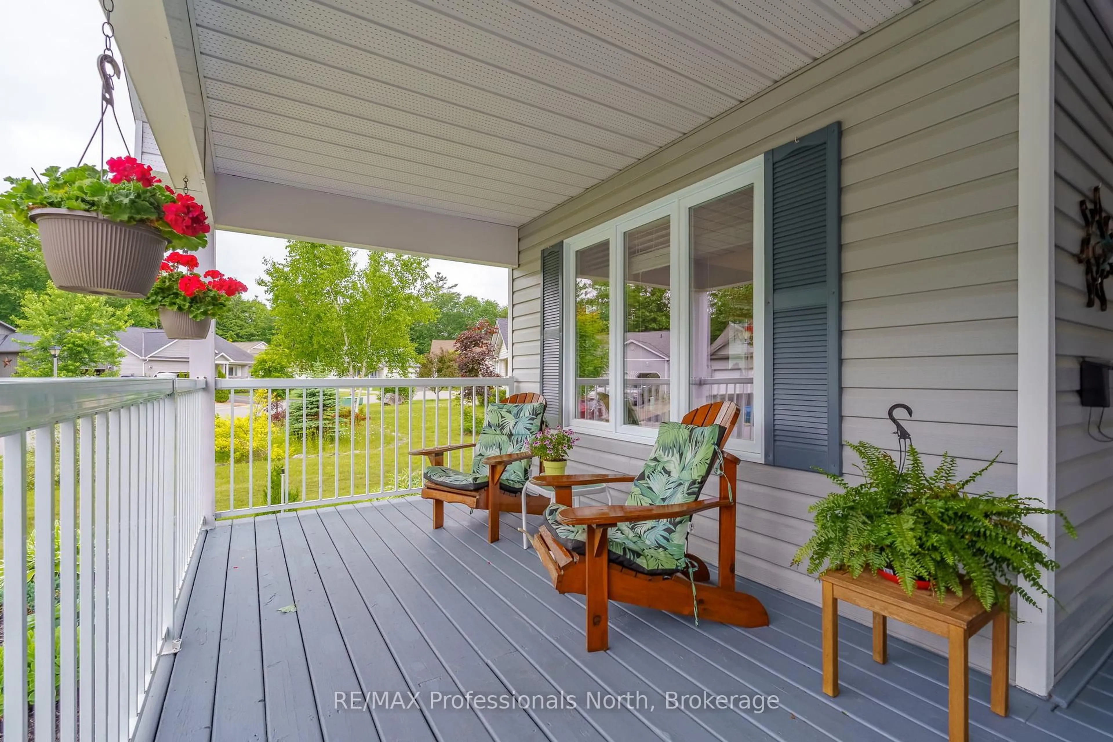 Patio, street for 4 Red Maple Crt, Gravenhurst Ontario P1P 0A3