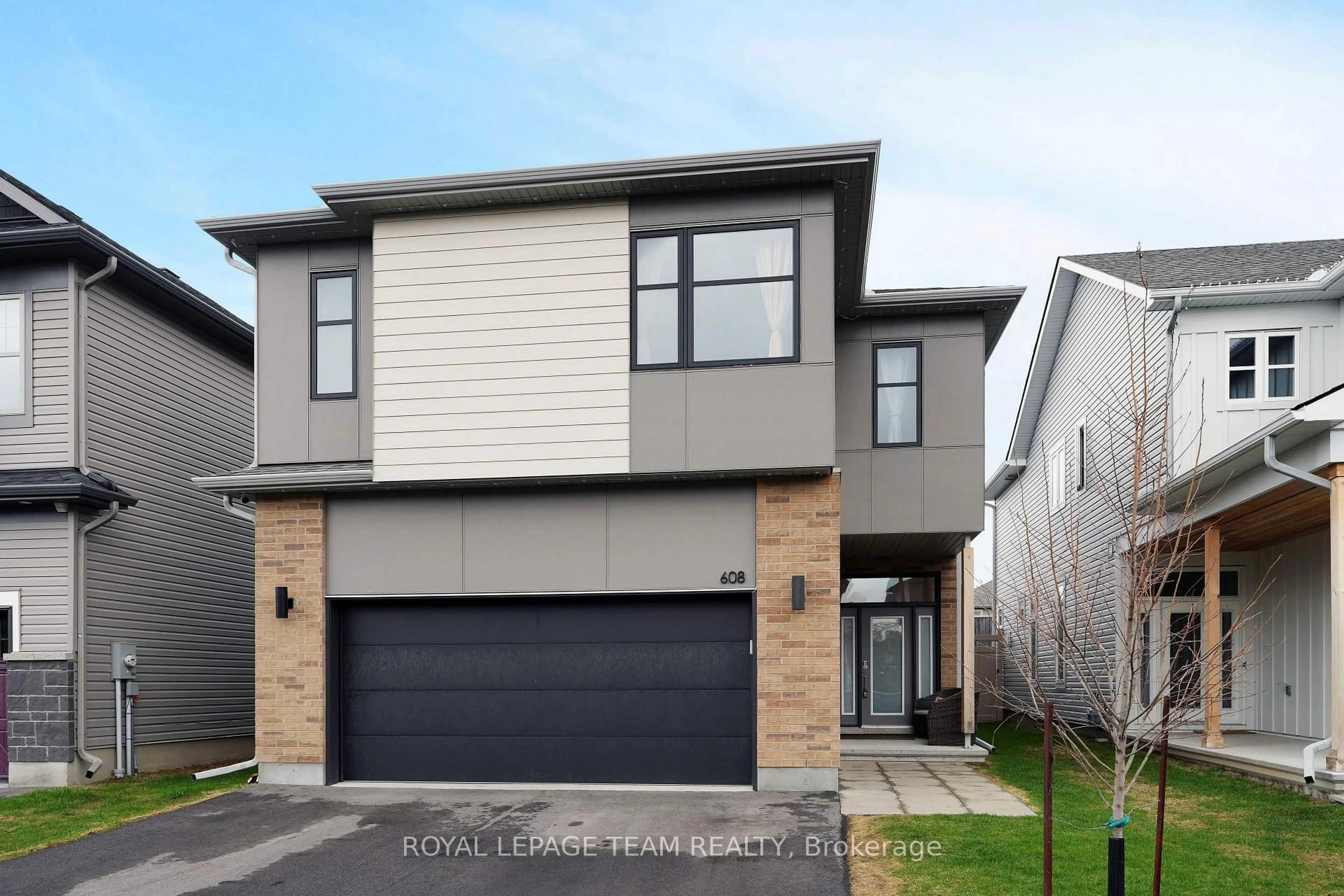 Home with vinyl exterior material, street for 608 Enclave Lane, Clarence-Rockland Ontario K4K 0M8