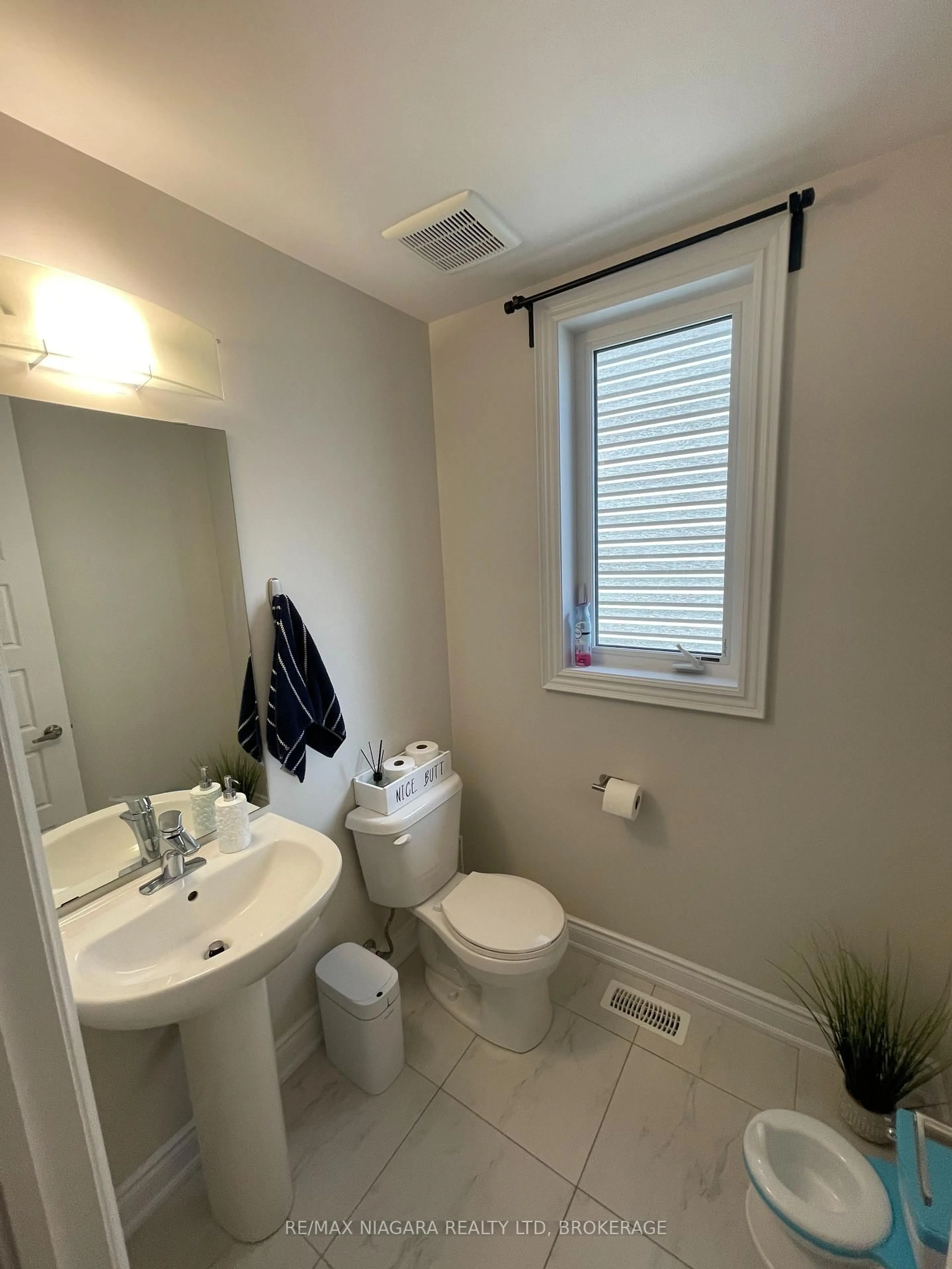 Standard bathroom, ceramic/tile floor for 19 Legacy Lane, Thorold Ontario L3B 0G7