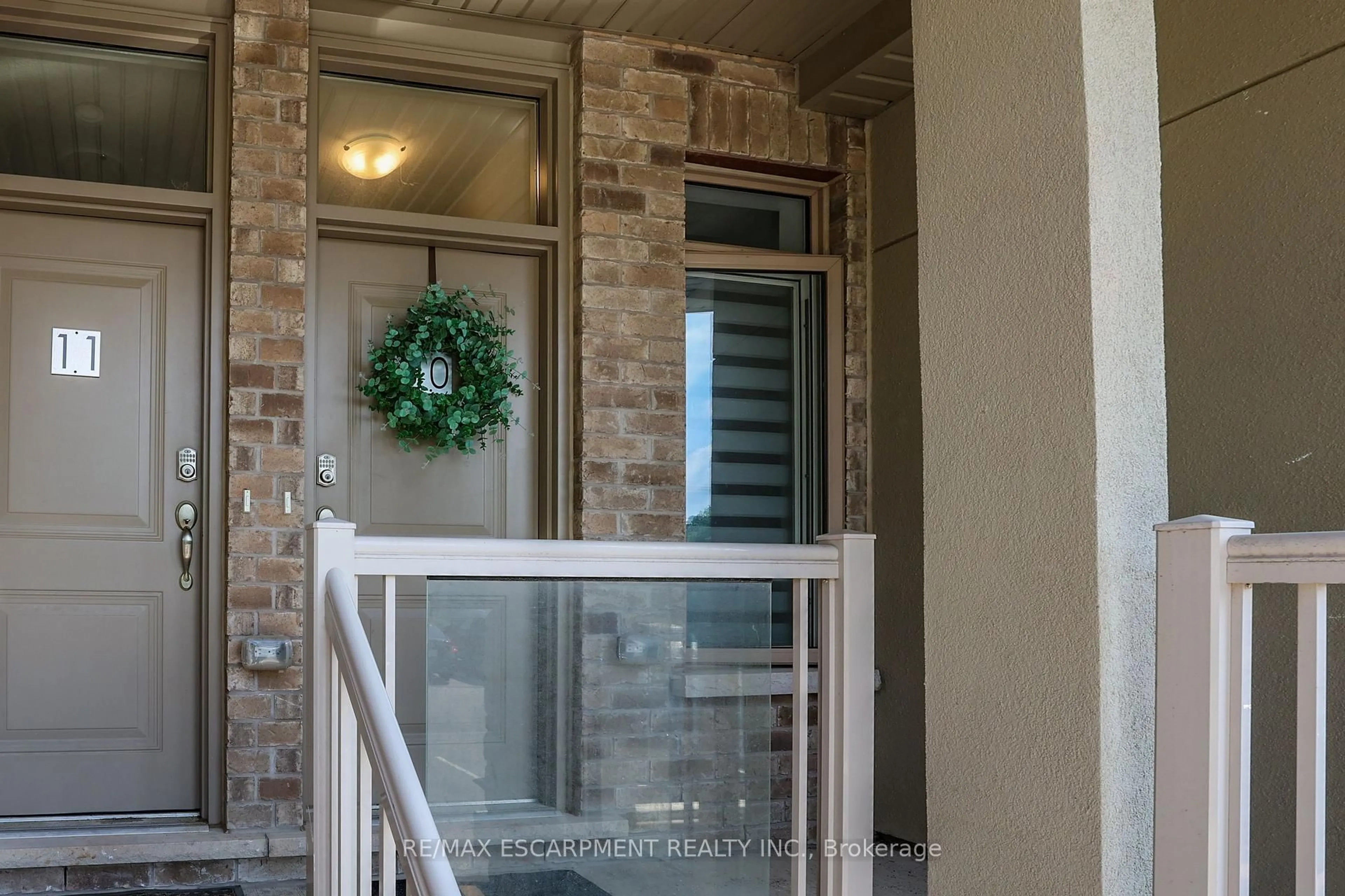 Indoor entryway for 5016 Serena Dr #10, Lincoln Ontario L3J 0T2