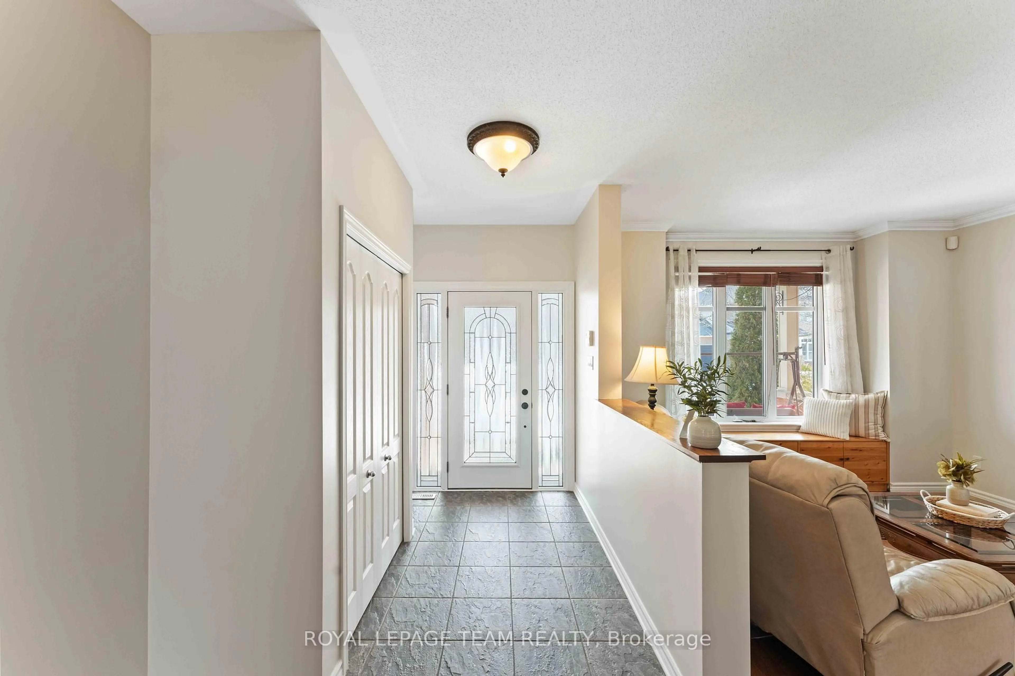 Indoor entryway for 747 Long Point Circ, Ottawa Ontario K1T 4H5