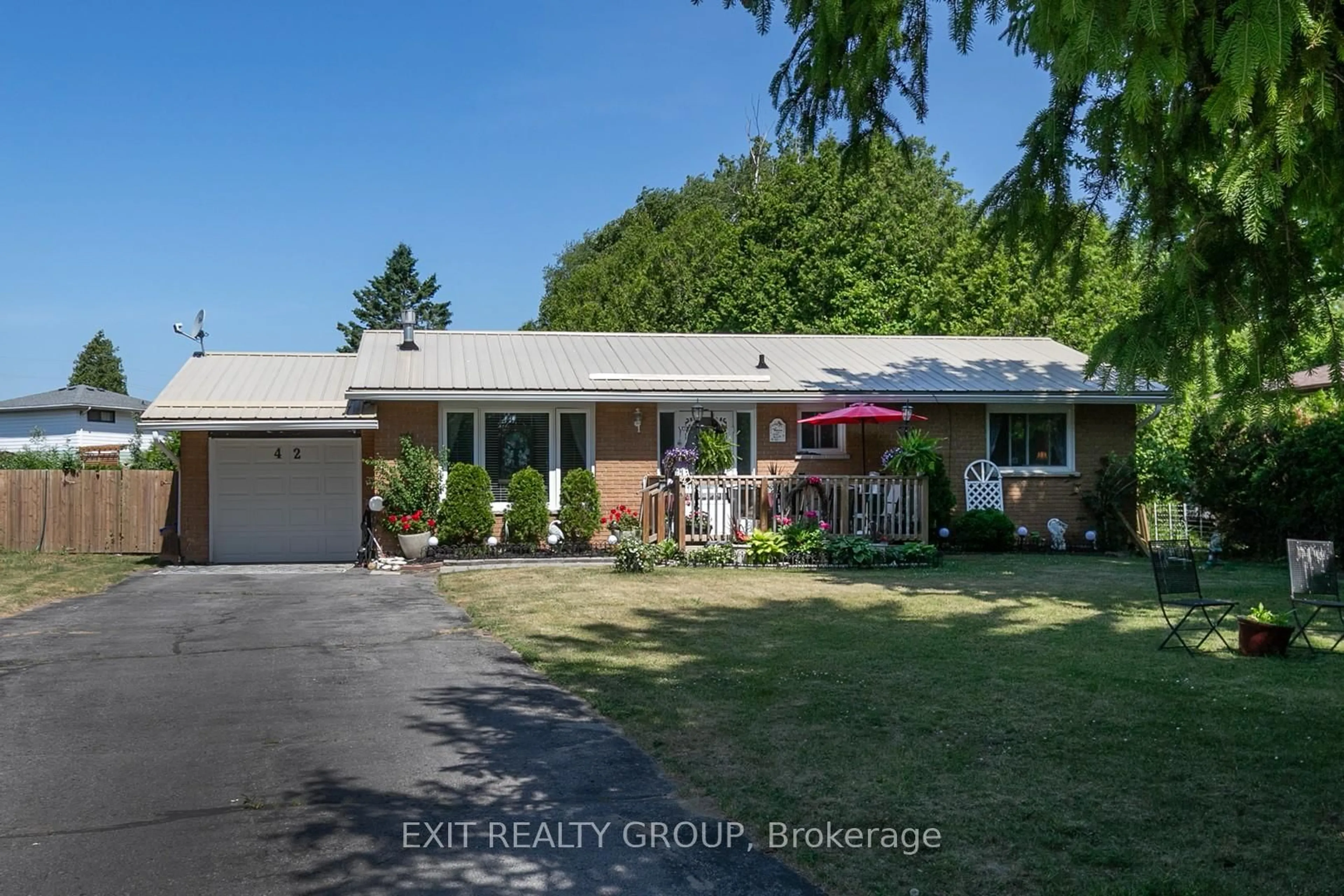 A pic from outside/outdoor area/front of a property/back of a property/a pic from drone, street for 42 Harbour St, Brighton Ontario K0K 1H0