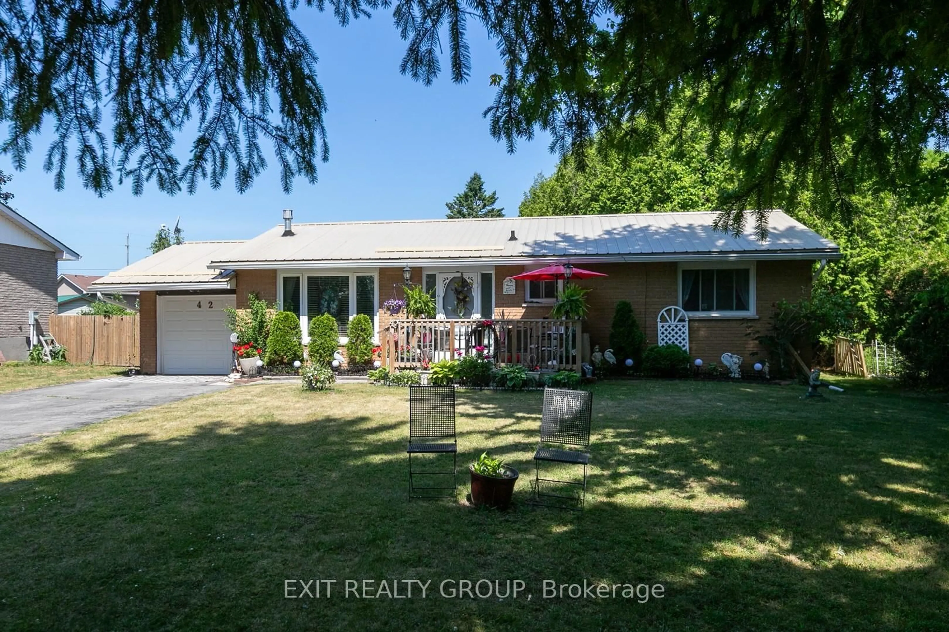 A pic from outside/outdoor area/front of a property/back of a property/a pic from drone, street for 42 Harbour St, Brighton Ontario K0K 1H0