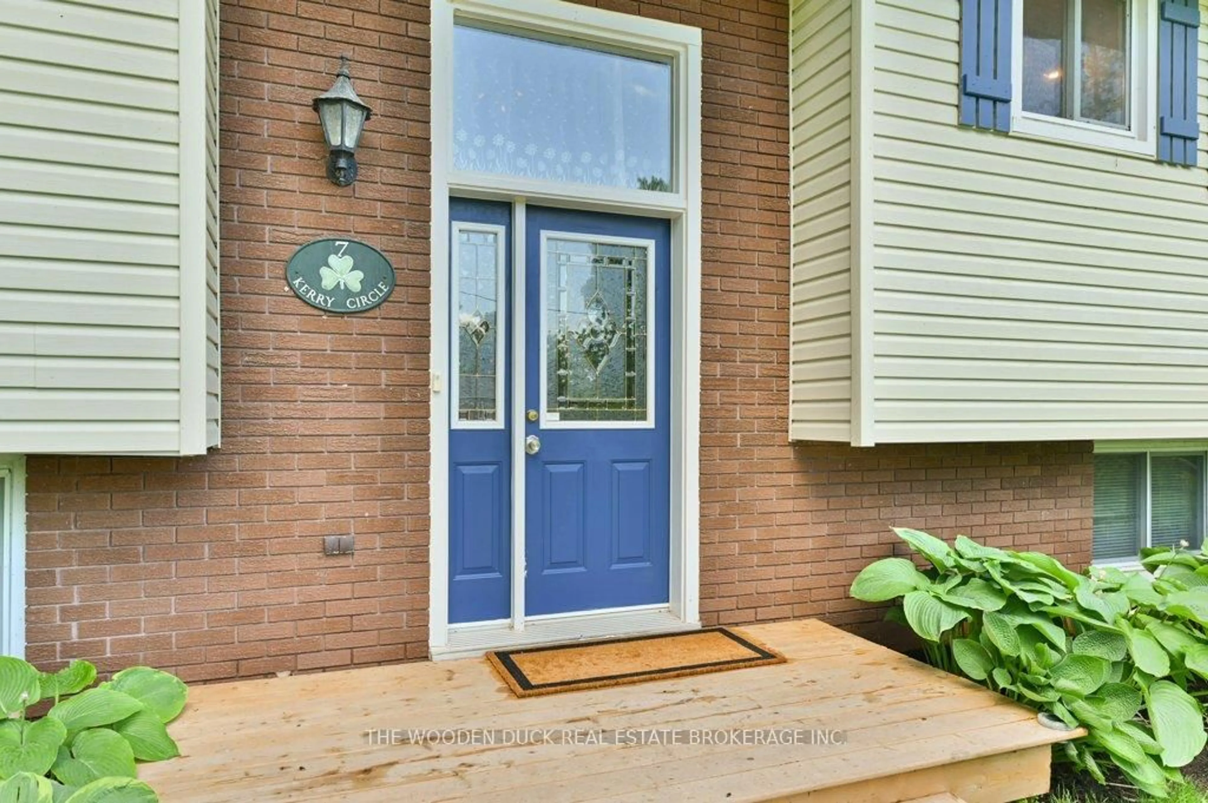 Indoor entryway for 7 Kerry Circ, Selwyn Ontario K0L 1T0