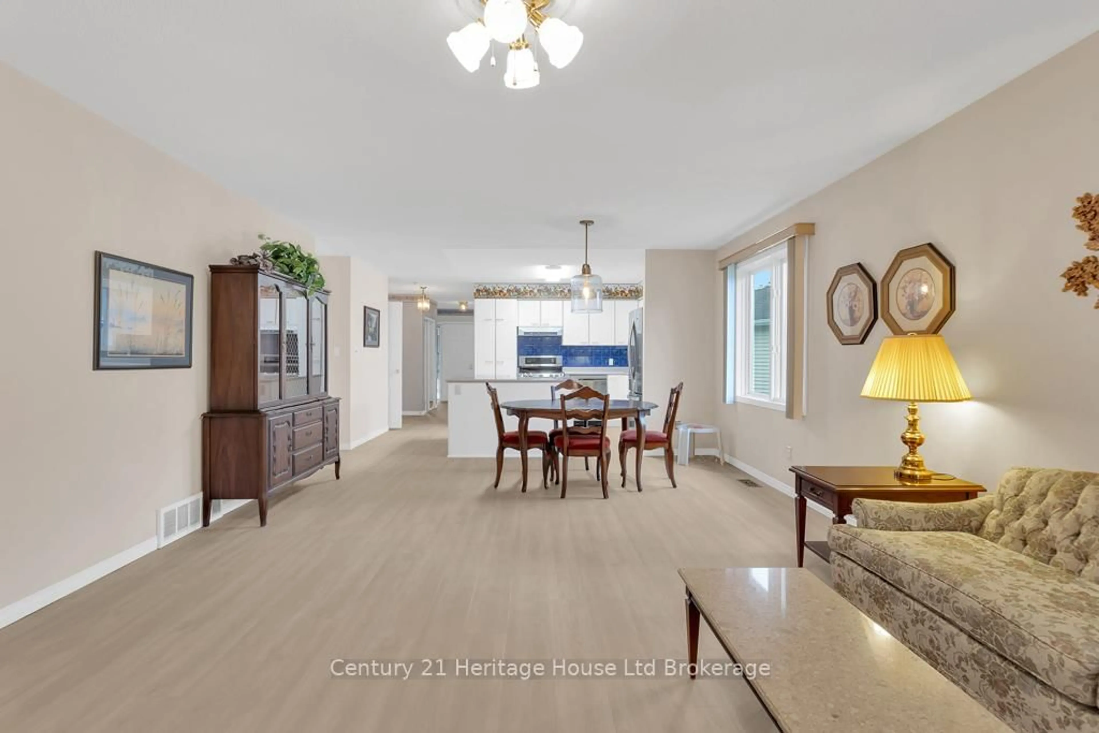 Living room with furniture, ceramic/tile floor for 14 Mc Donald Crt, Tillsonburg Ontario N4G 5L8