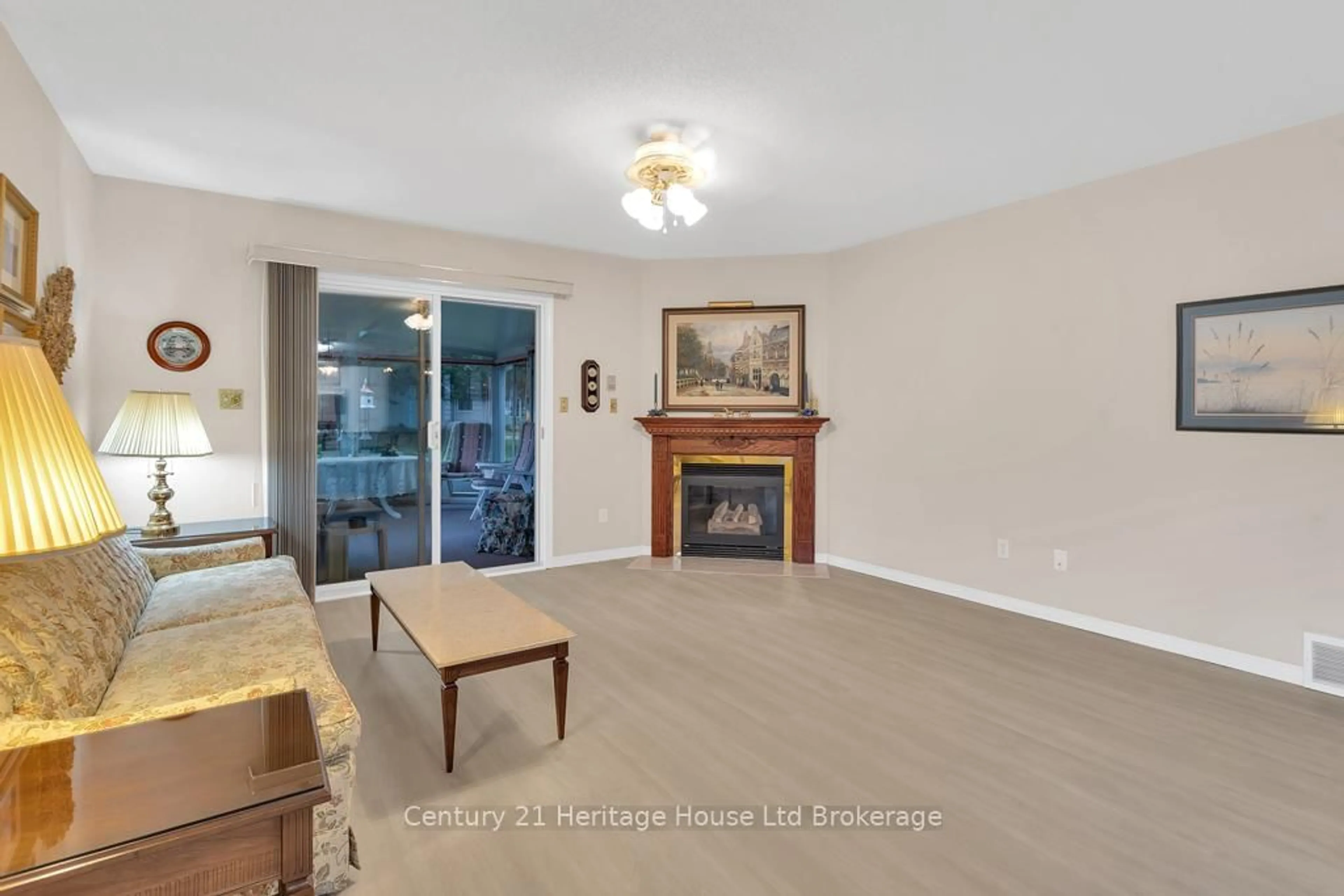 Living room with furniture, unknown for 14 Mc Donald Crt, Tillsonburg Ontario N4G 5L8