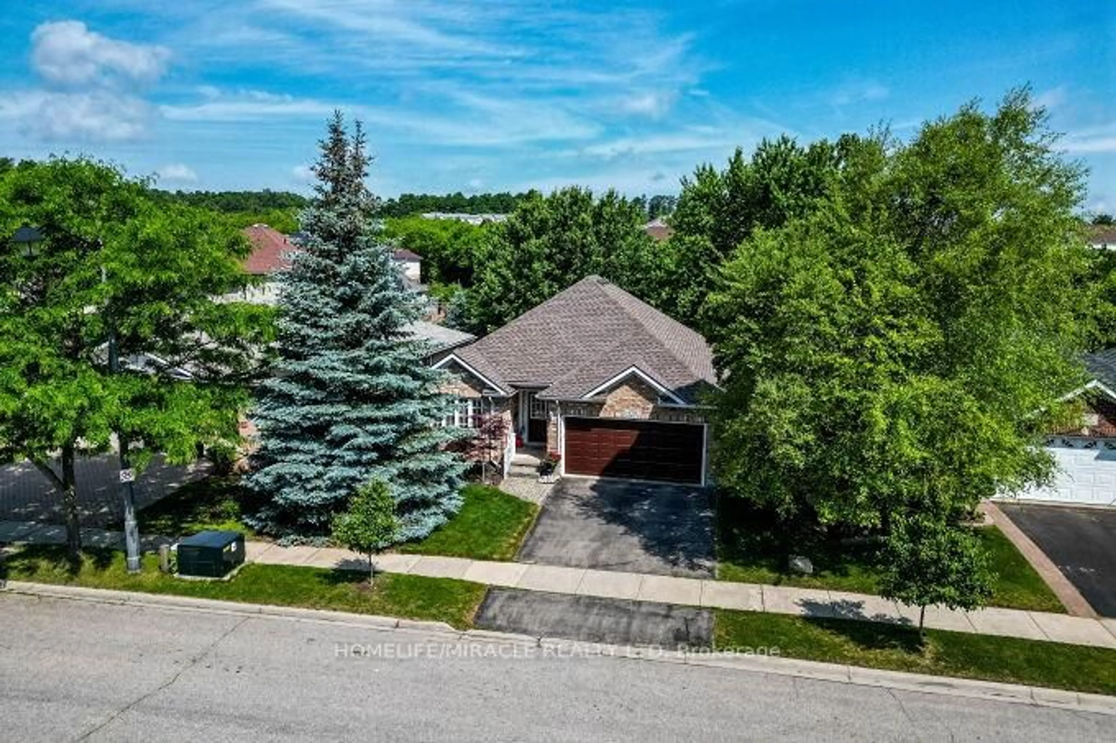 A pic from outside/outdoor area/front of a property/back of a property/a pic from drone, street for 678 Salzburg Dr, Waterloo Ontario N2V 2N8
