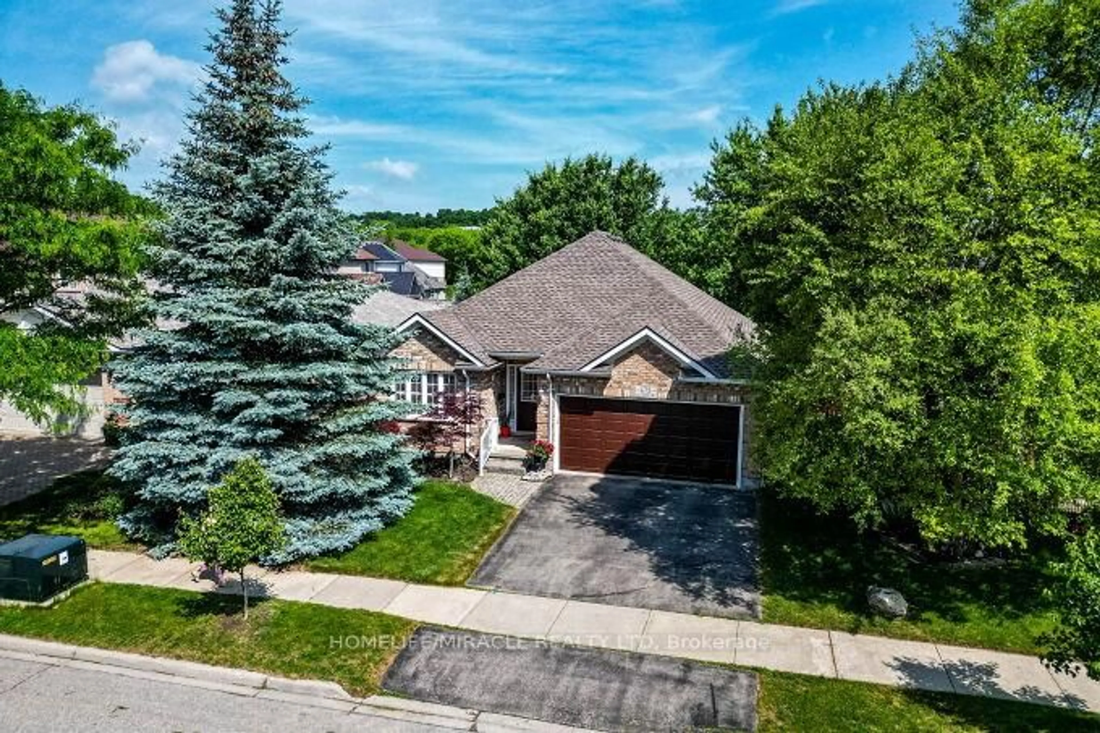 A pic from outside/outdoor area/front of a property/back of a property/a pic from drone, street for 678 Salzburg Dr, Waterloo Ontario N2V 2N8