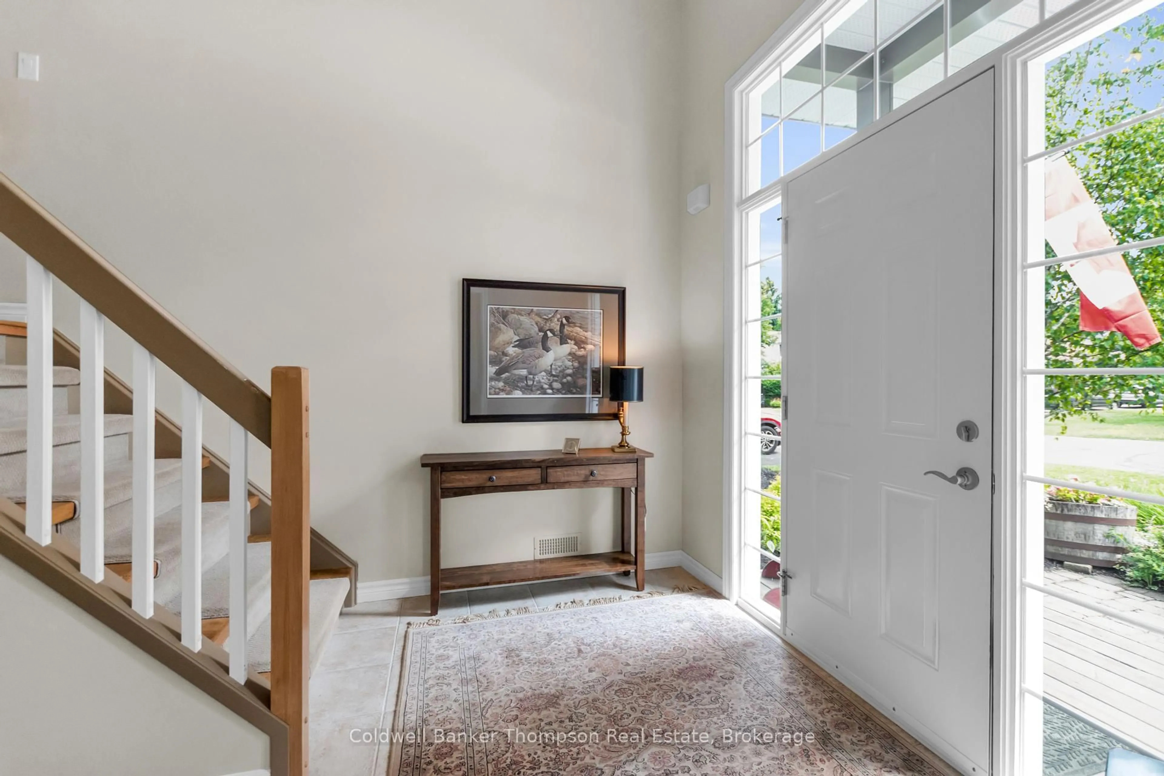 Indoor entryway for 10 Heritage Cres, Huntsville Ontario P1H 1S9