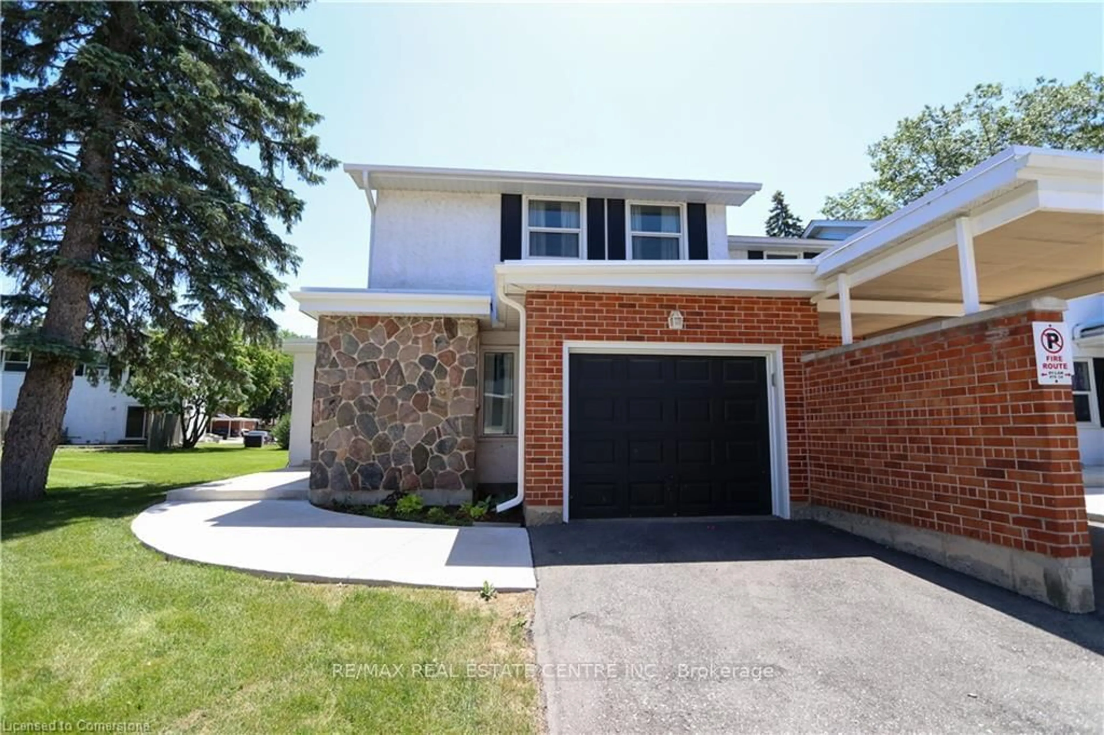 Home with brick exterior material, street for 423 Keats Way #1, Waterloo Ontario N2L 5S7