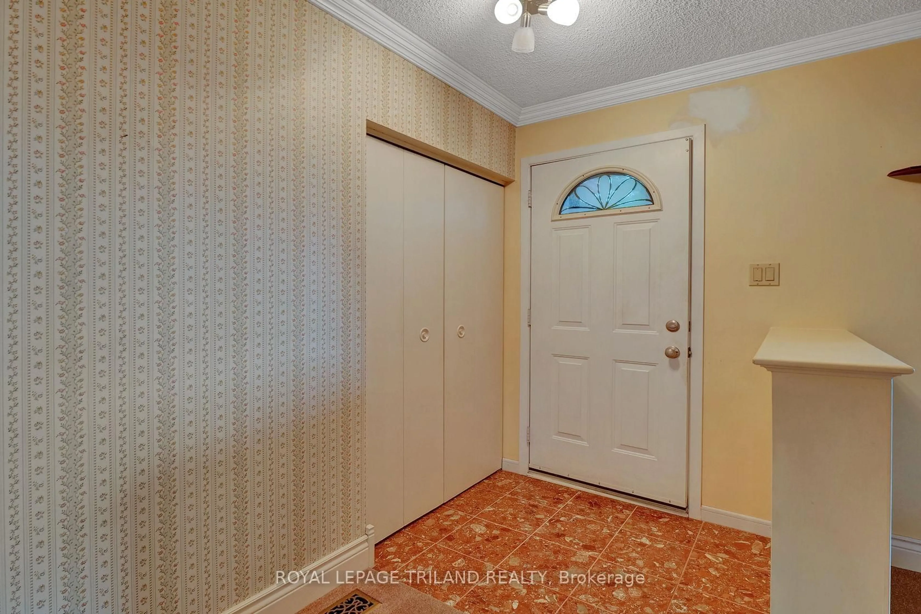 Indoor entryway for 568 Gordon Ave, London South Ontario N6J 2V7