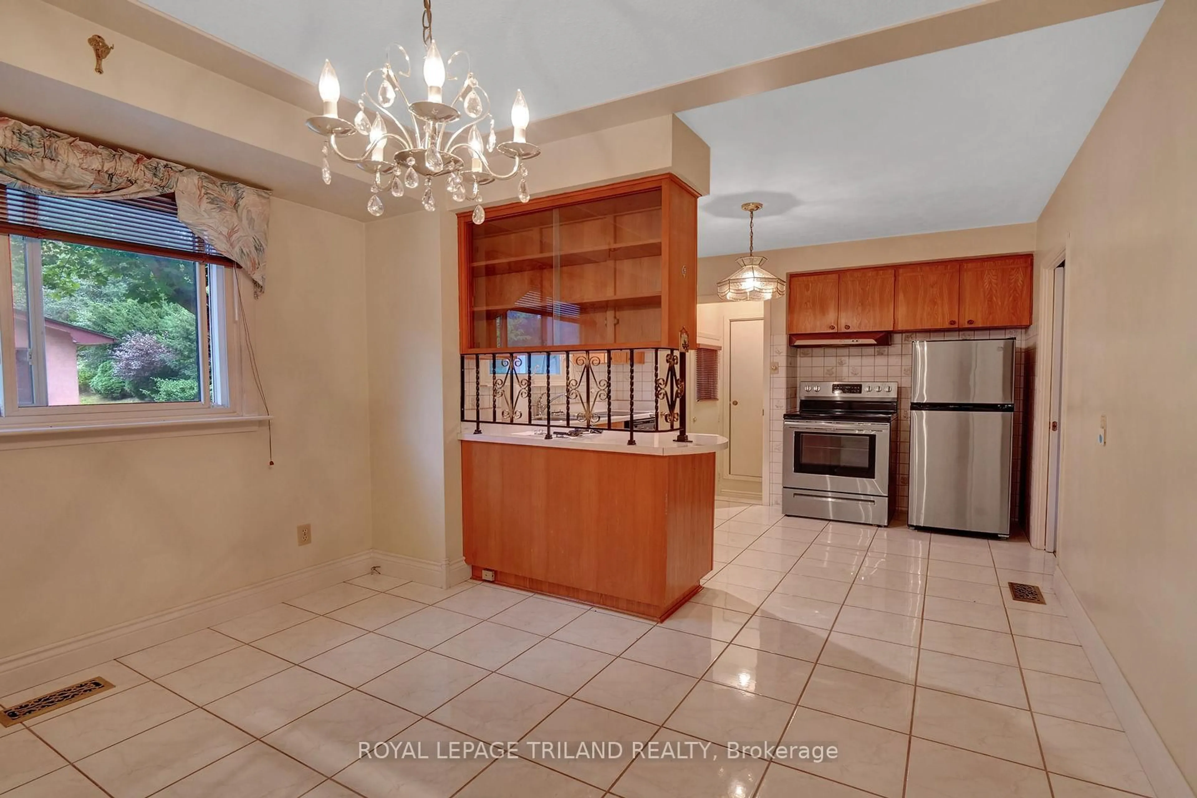 Open concept kitchen, ceramic/tile floor for 568 Gordon Ave, London South Ontario N6J 2V7
