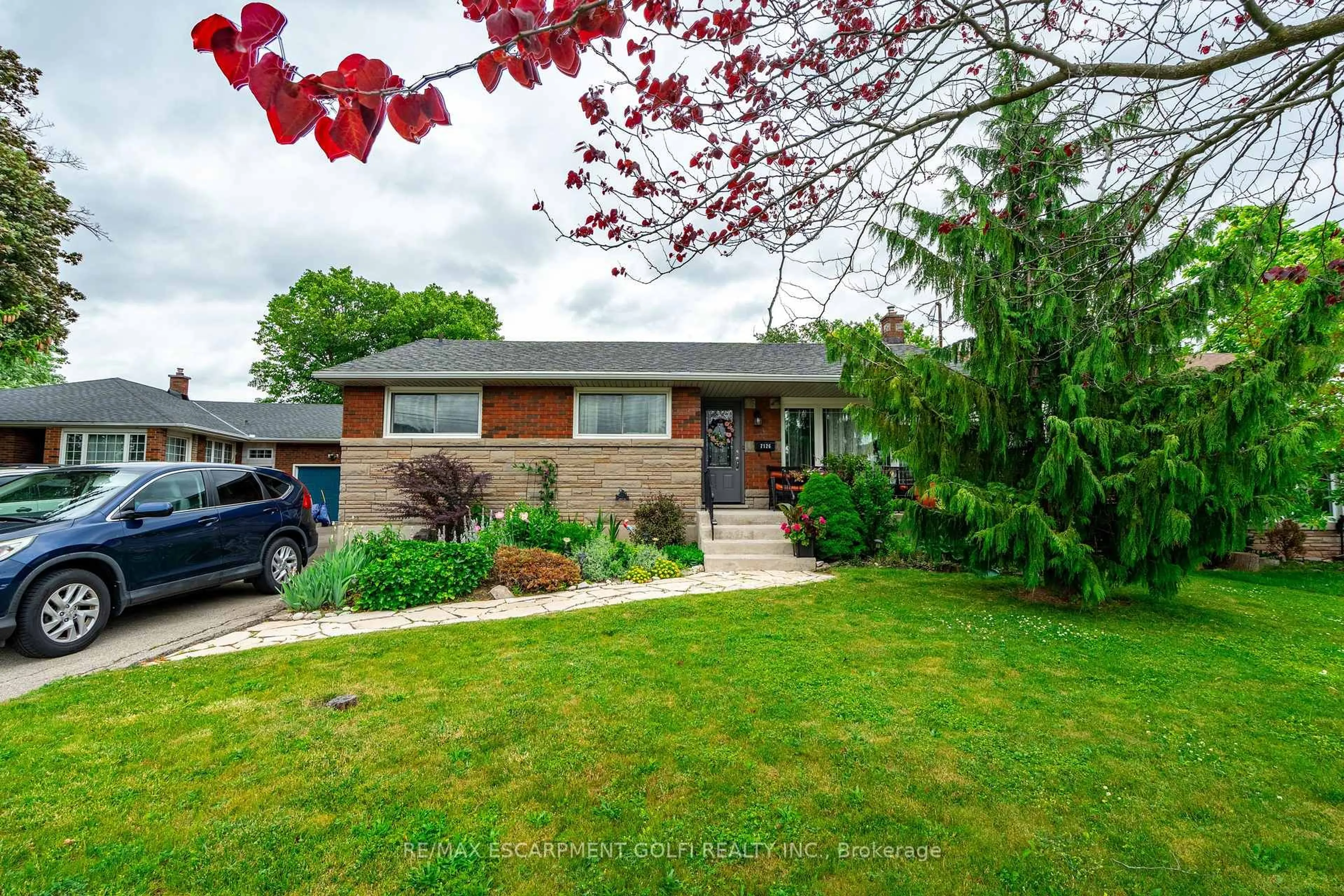 Home with brick exterior material, street for 7126 Roger Cres, Niagara Falls Ontario L2G 3A7