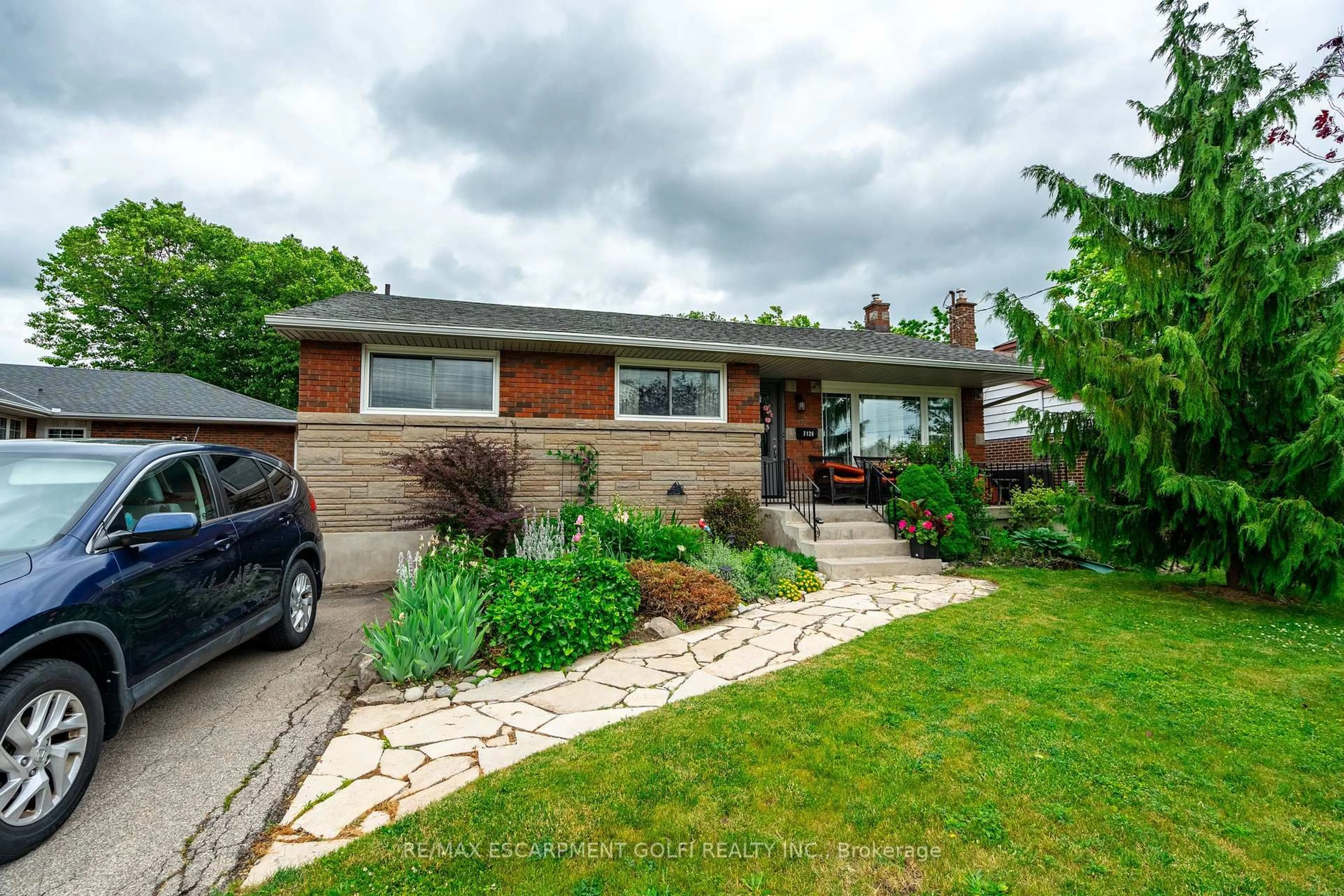Home with brick exterior material, street for 7126 Roger Cres, Niagara Falls Ontario L2G 3A7