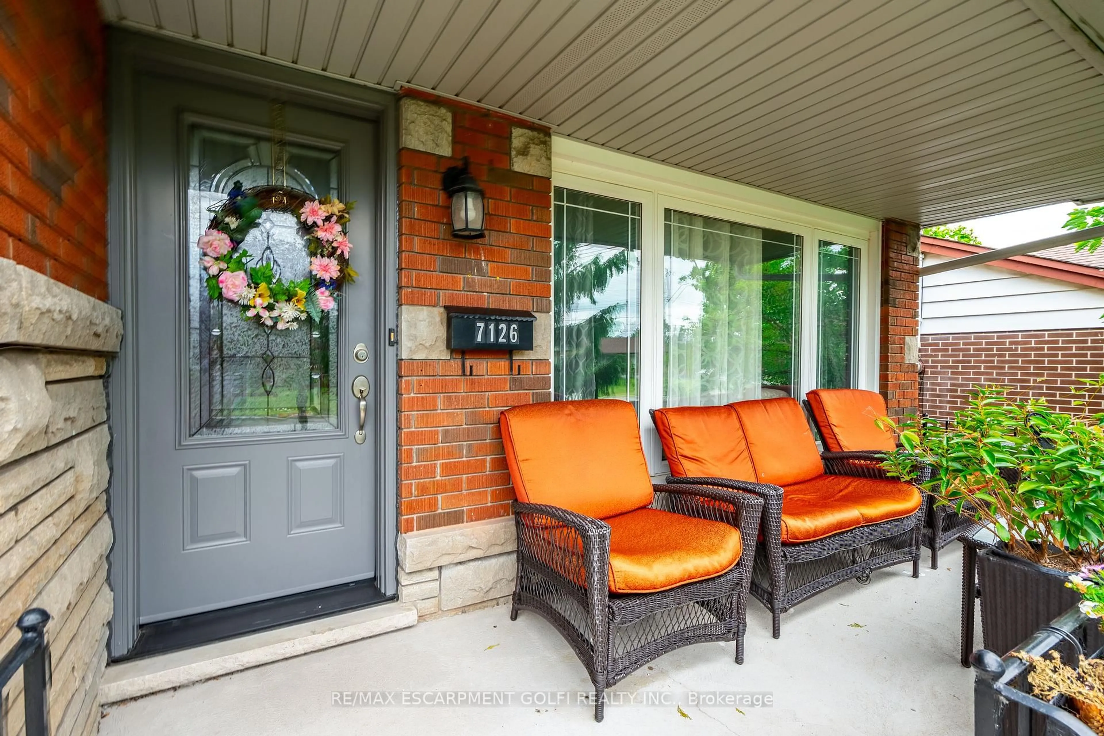 Patio, street for 7126 Roger Cres, Niagara Falls Ontario L2G 3A7