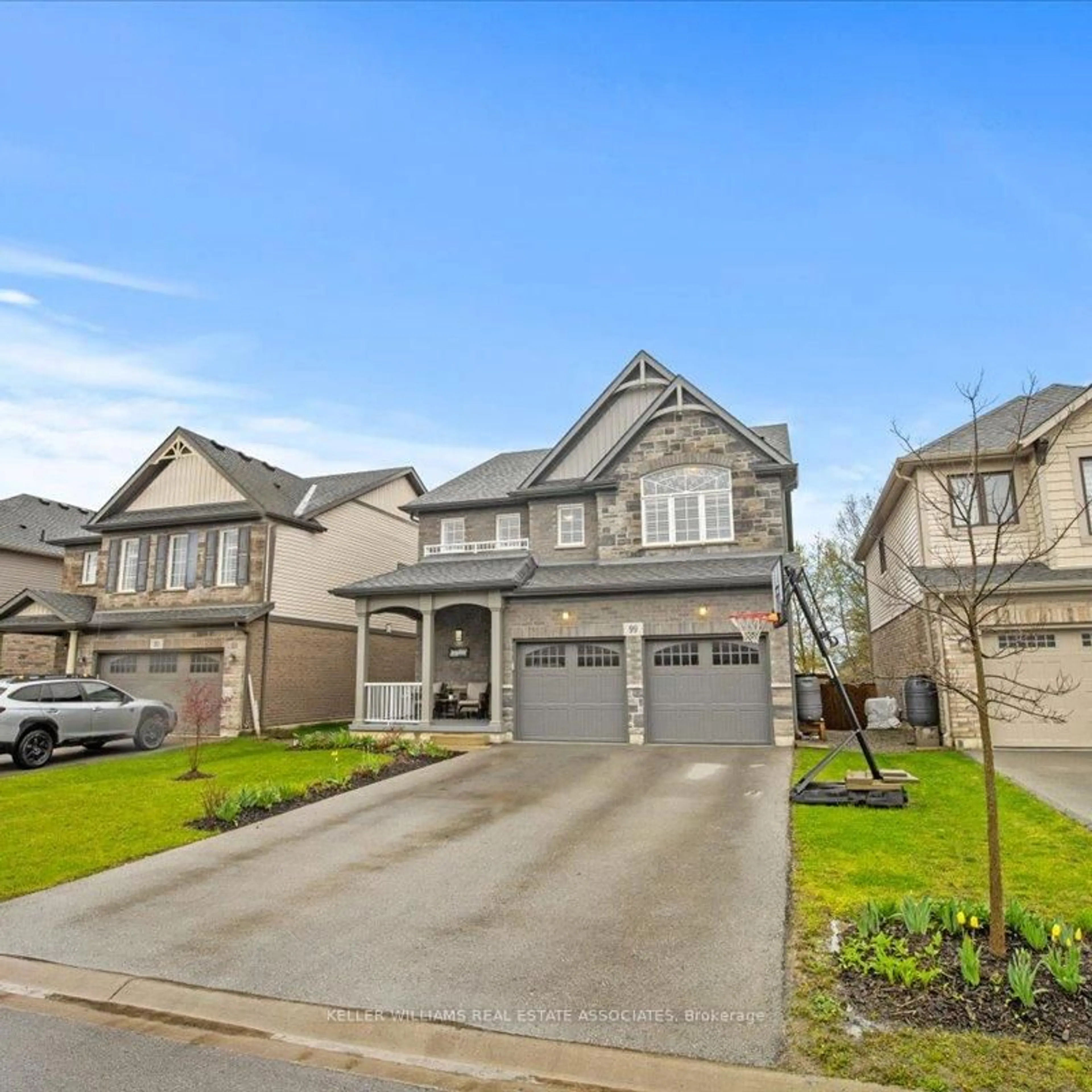 Unknown for 99 Monarch St, Welland Ontario L3C 0E6