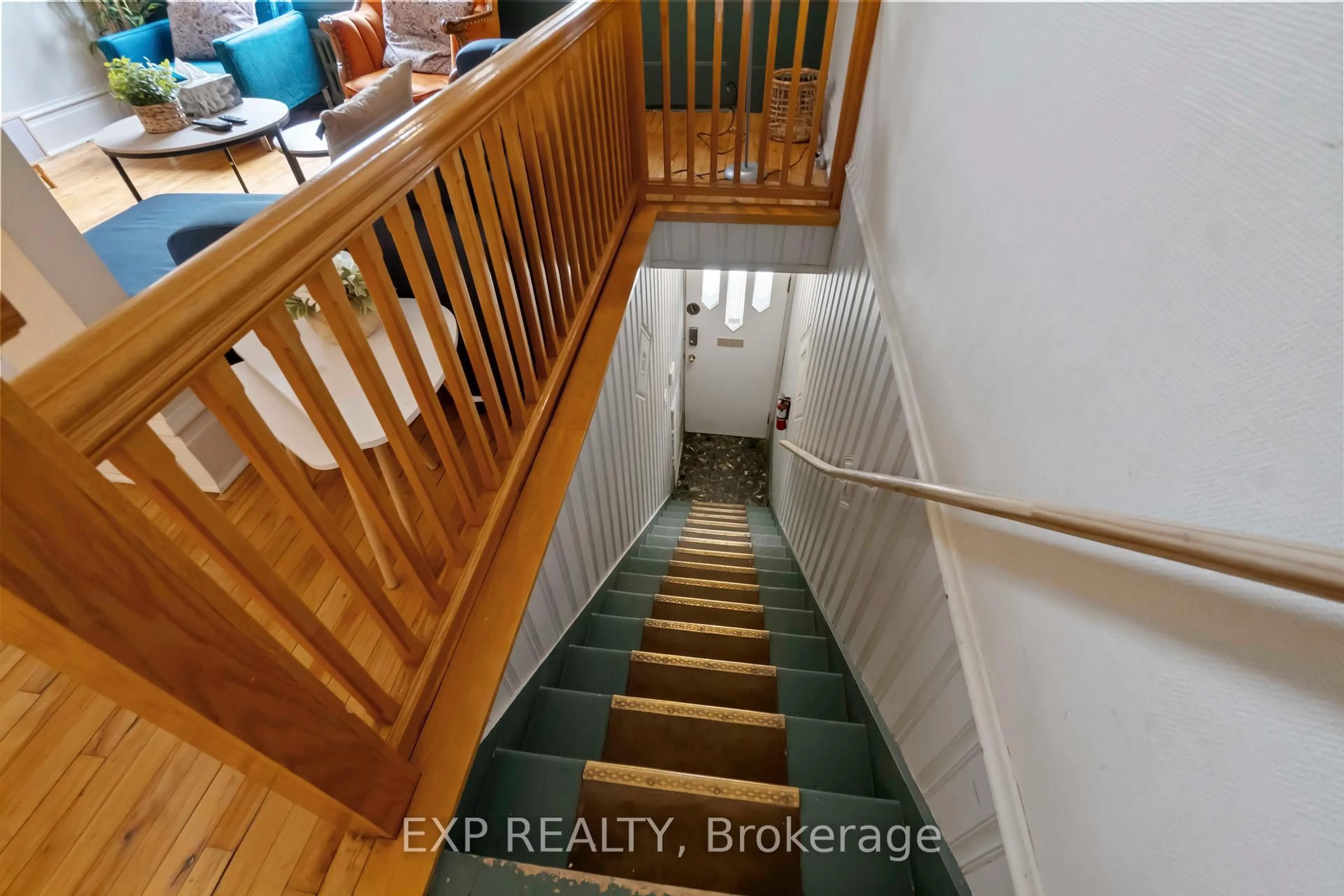 Stairs for 257 St Andrew St, Ottawa Ontario K1N 5G8