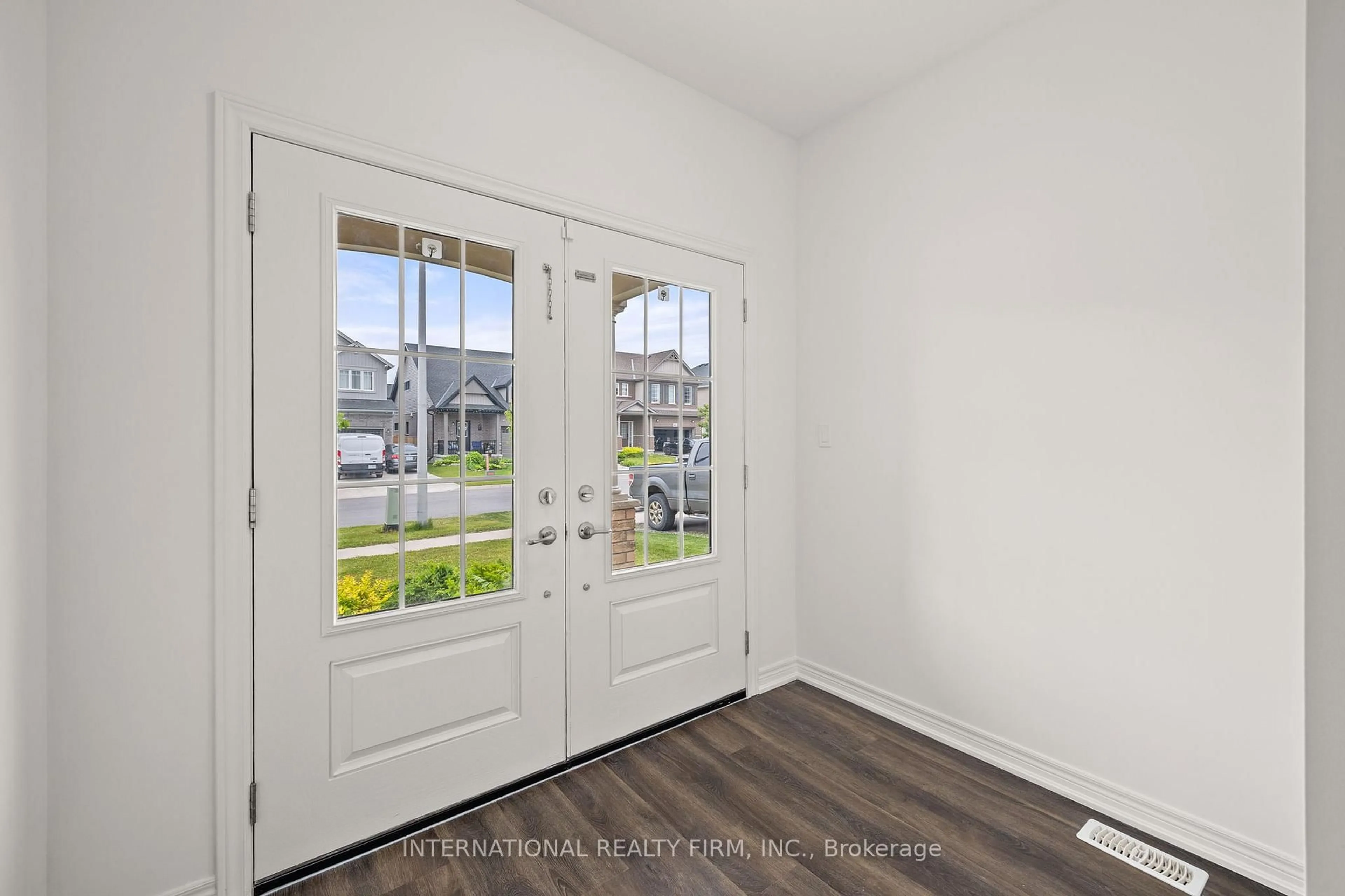 Indoor entryway for 3639 Allen Tr, Fort Erie Ontario L0S 1N0