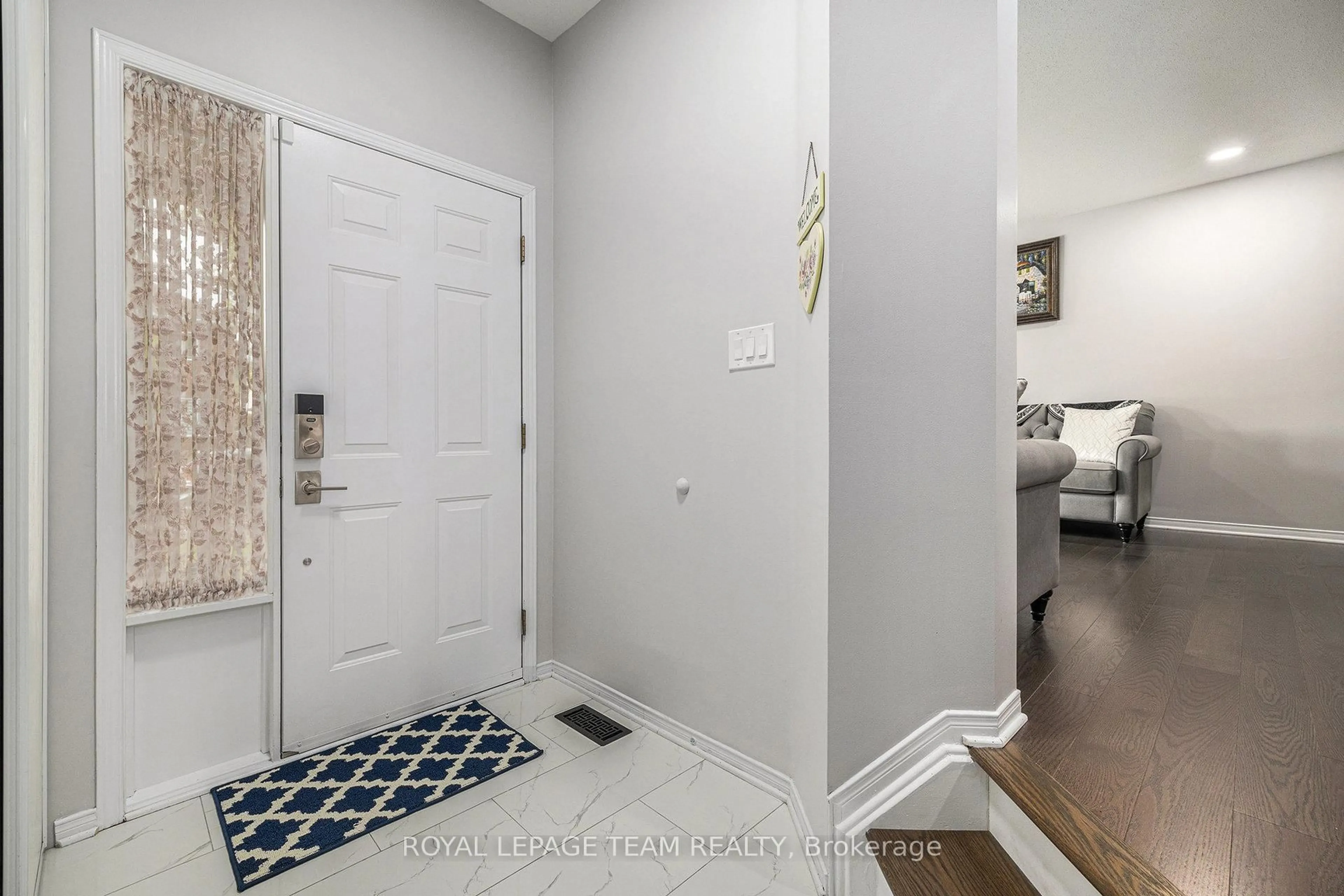 Indoor entryway for 45 Aquapass Pl, Ottawa Ontario K2G 6Z7