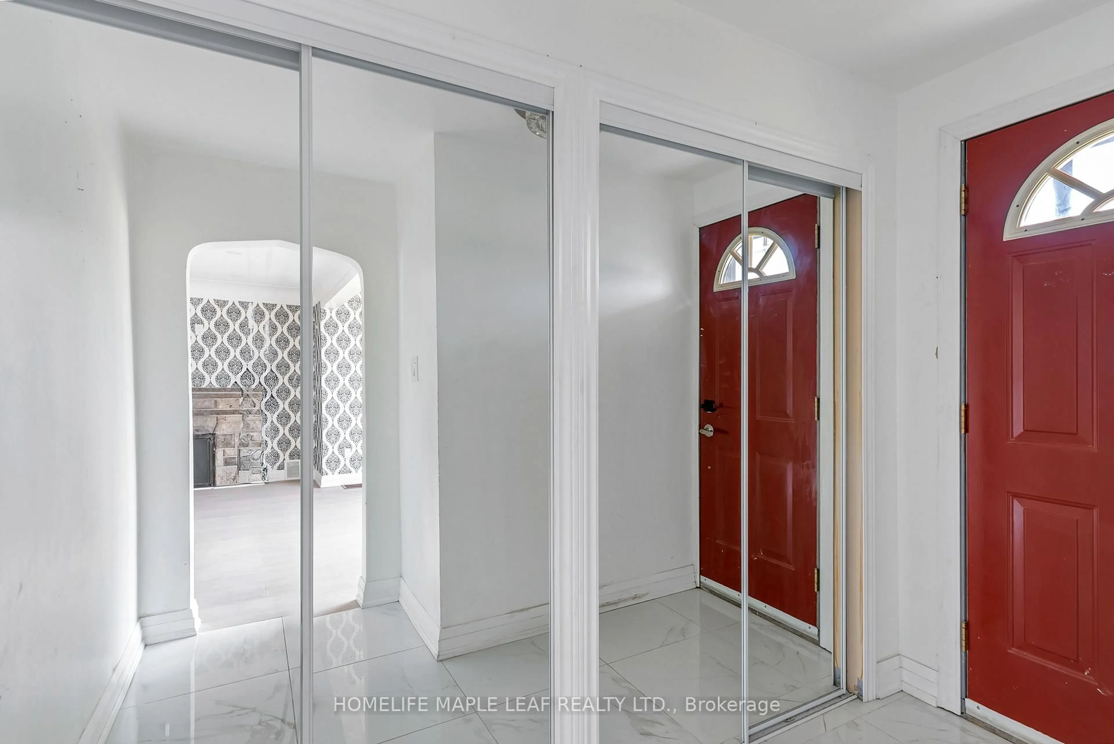 Indoor foyer for 93 Corman Ave, Hamilton Ontario L8G 3W3