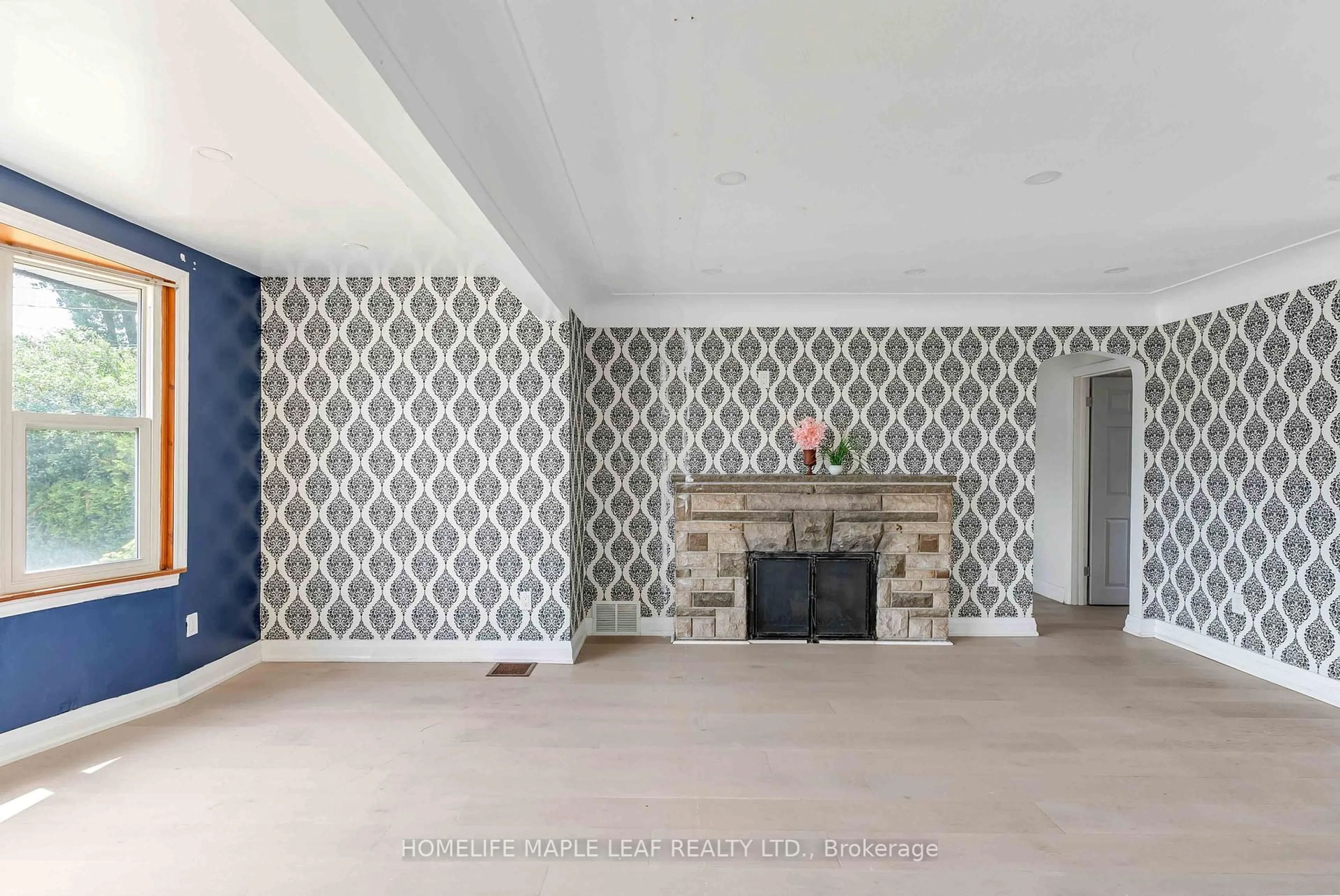 A pic of a room for 93 Corman Ave, Hamilton Ontario L8G 3W3