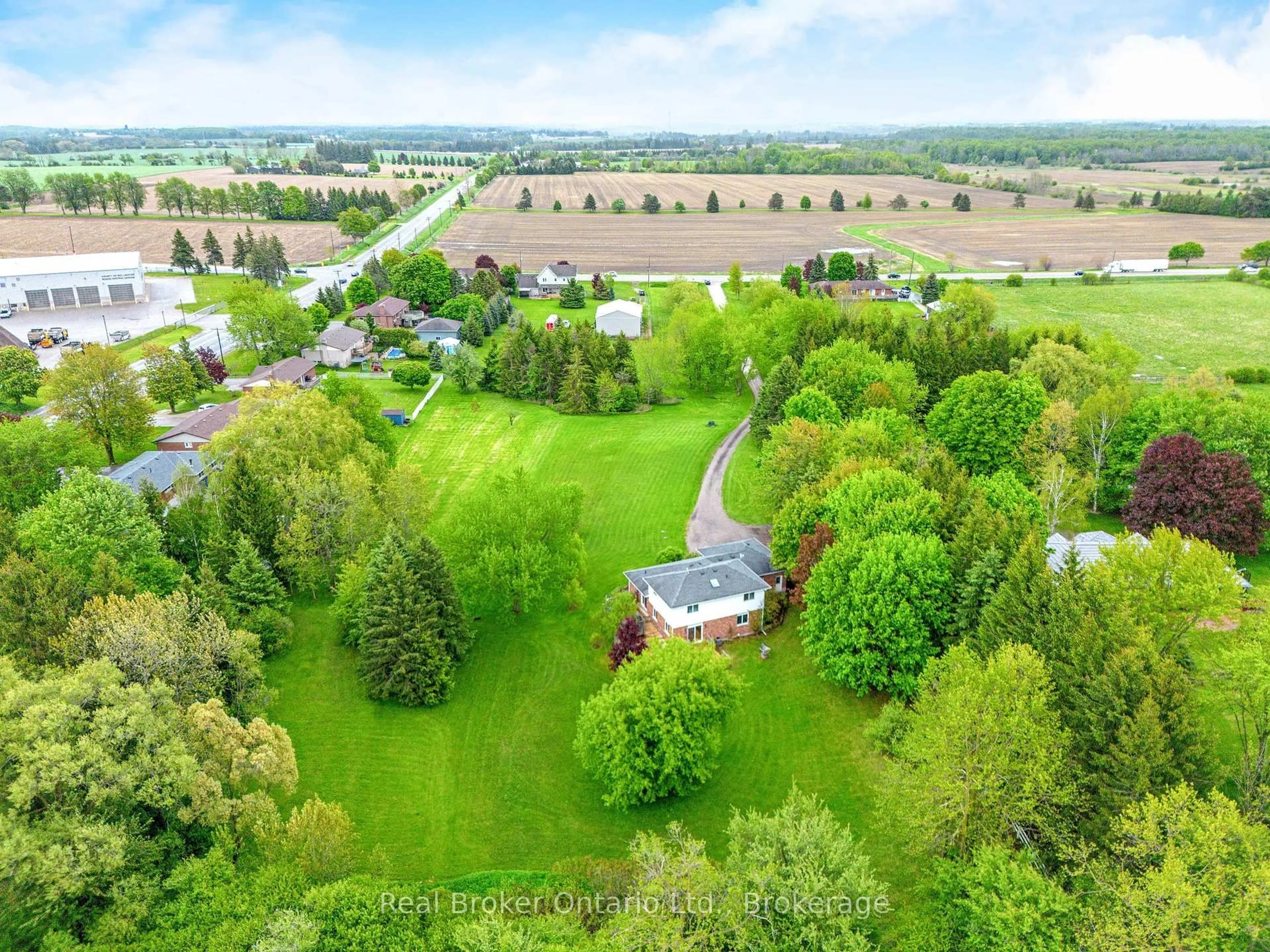 A pic from outside/outdoor area/front of a property/back of a property/a pic from drone, unknown for 7458 Wellington Rd 51, Guelph/Eramosa Ontario N1H 6J2