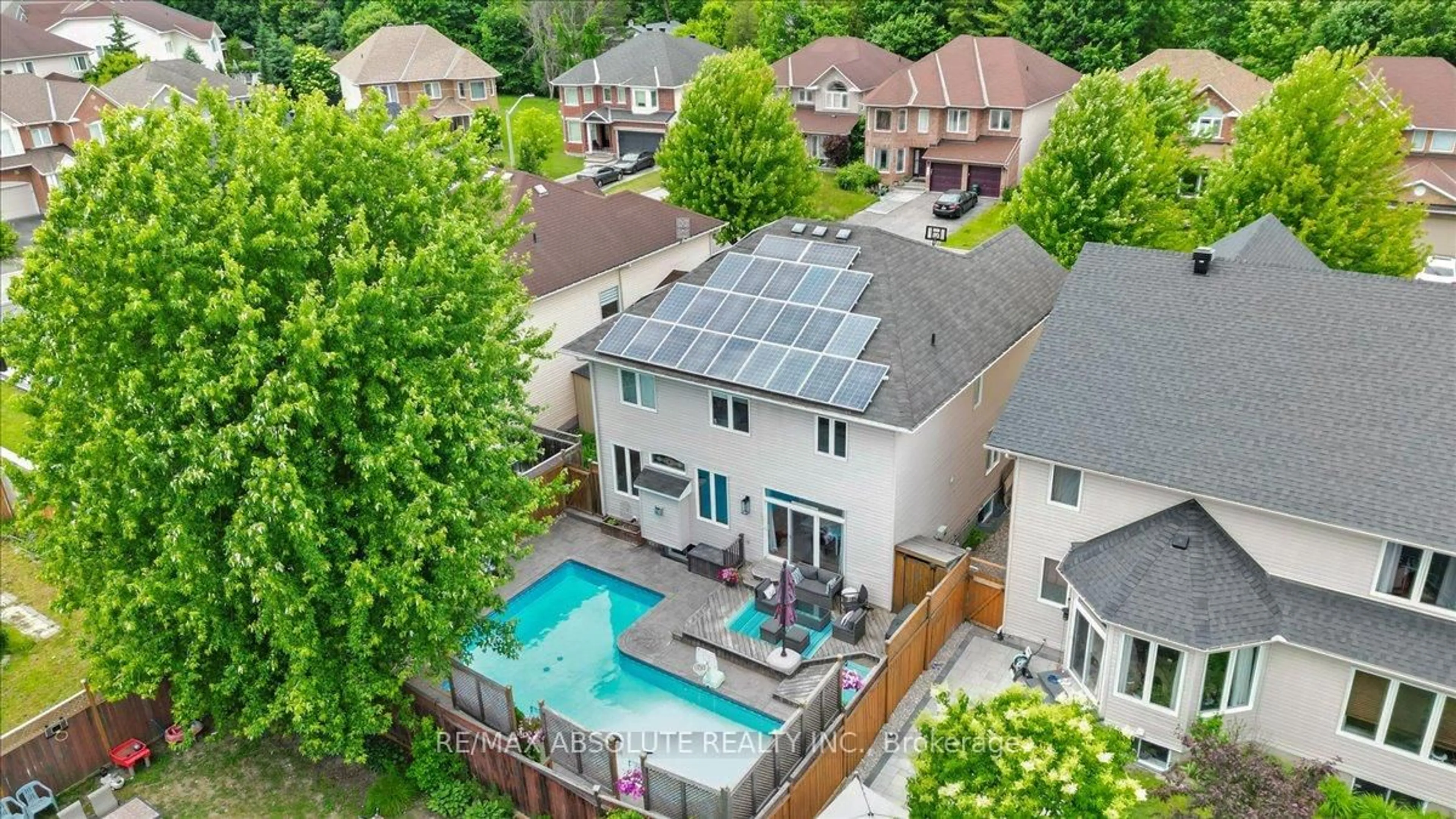 A pic from outside/outdoor area/front of a property/back of a property/a pic from drone, unknown for 112 Muskego Cres, Ottawa Ontario K2W 1H6