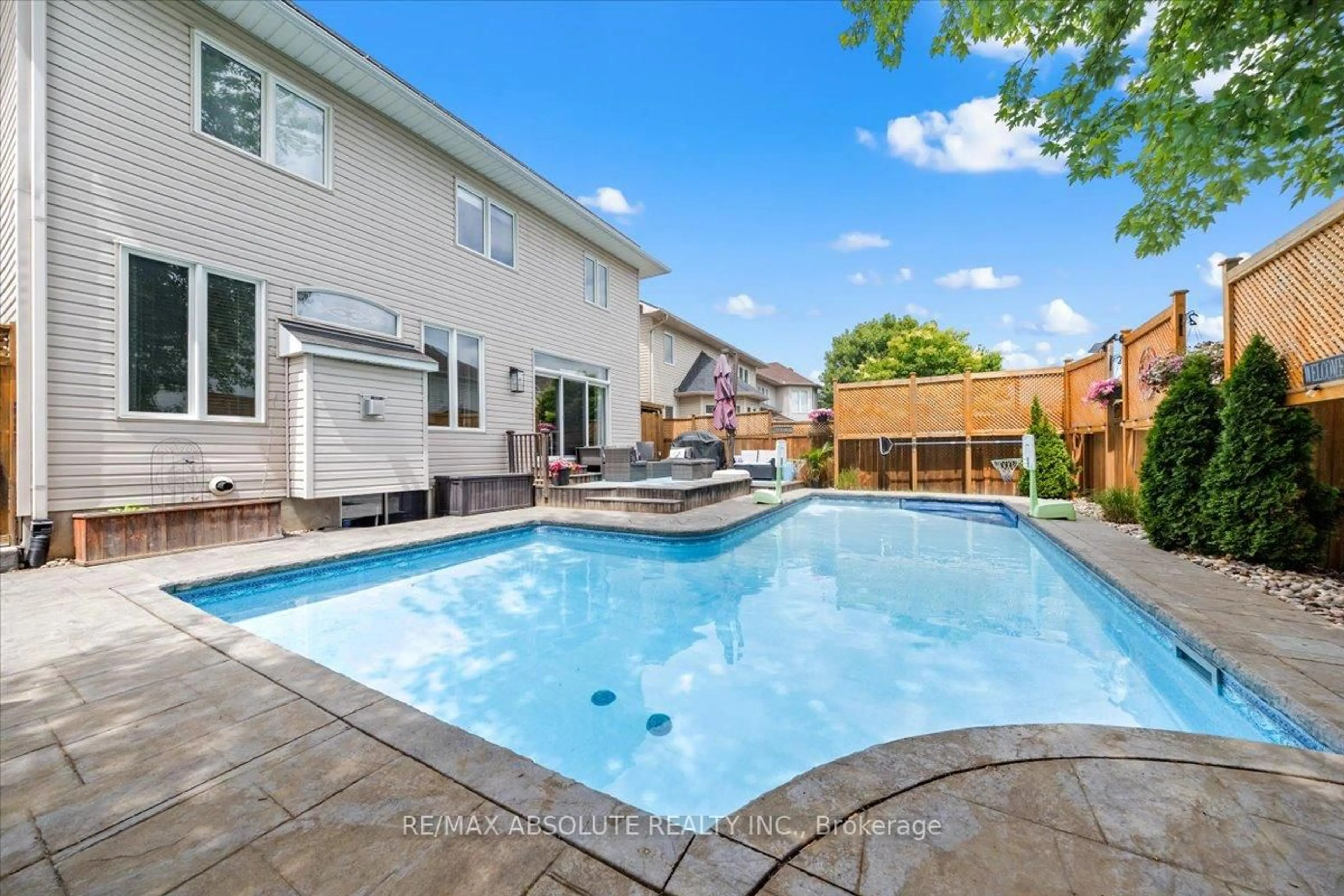 Pool for 112 Muskego Cres, Ottawa Ontario K2W 1H6