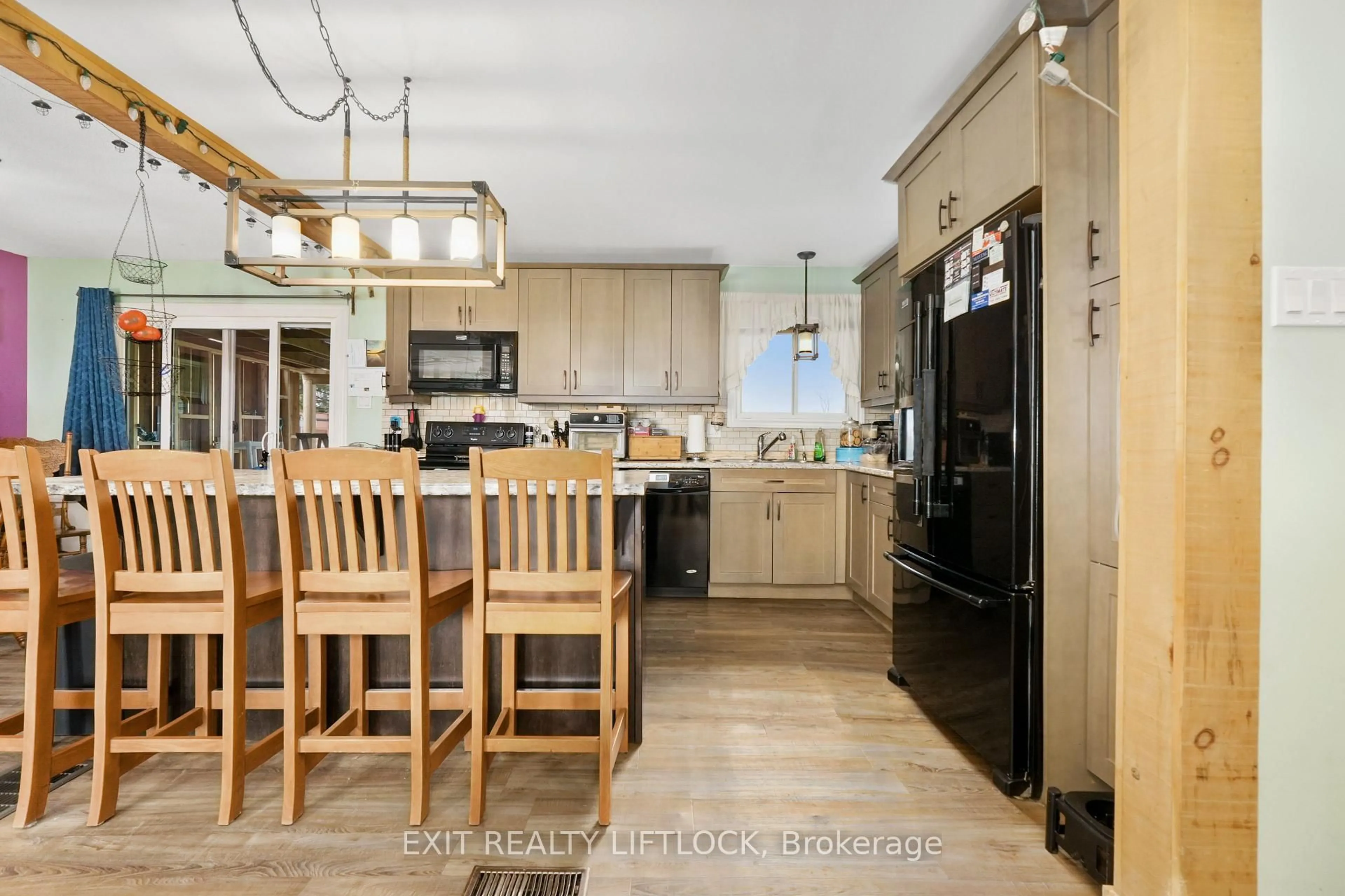 Open concept kitchen, ceramic/tile floor for 1688 Tara Rd, Selwyn Ontario K9J 6X2