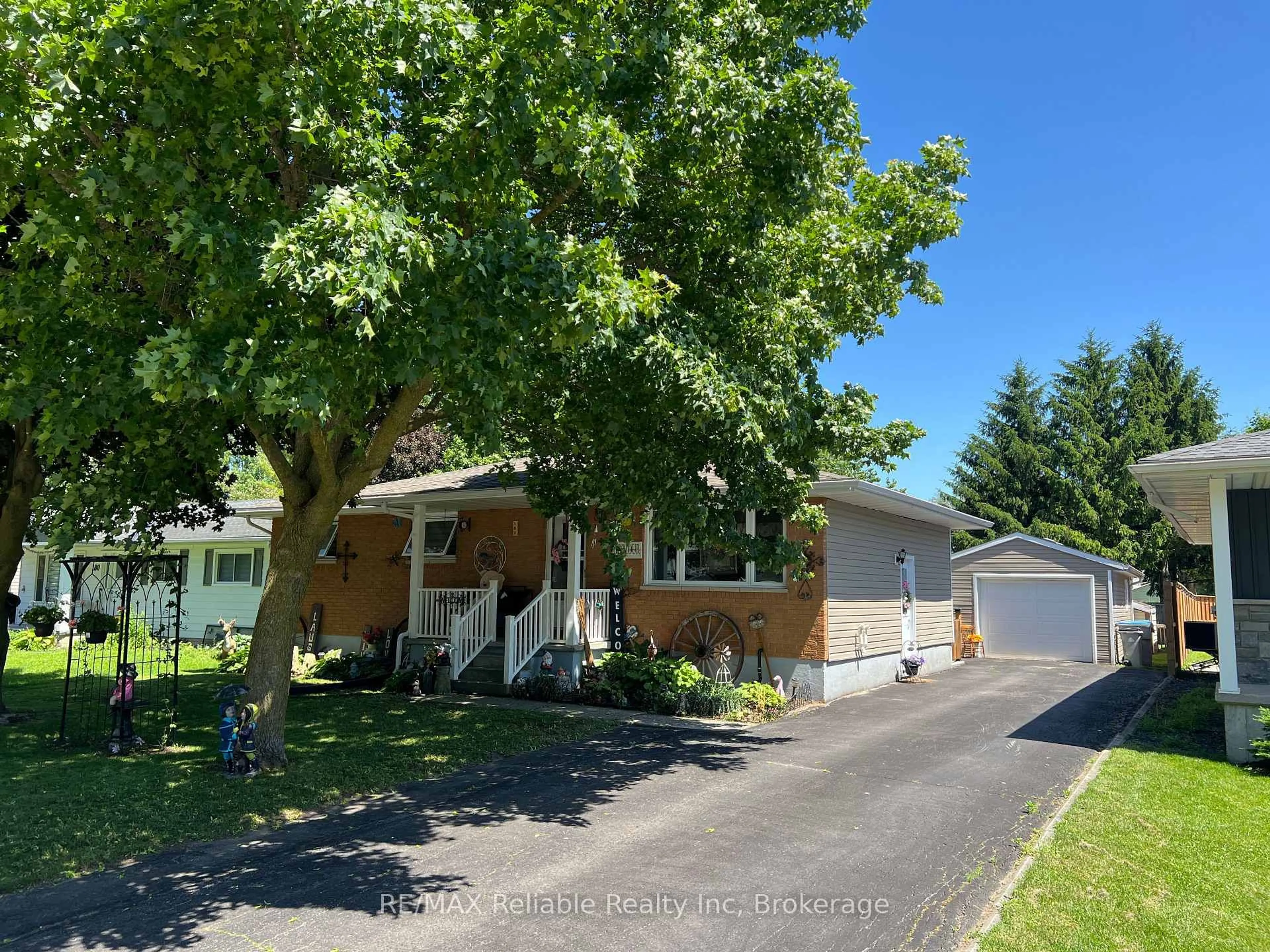 A pic from outside/outdoor area/front of a property/back of a property/a pic from drone, street for 182 Jarvis St, Huron East Ontario N0K 1W0
