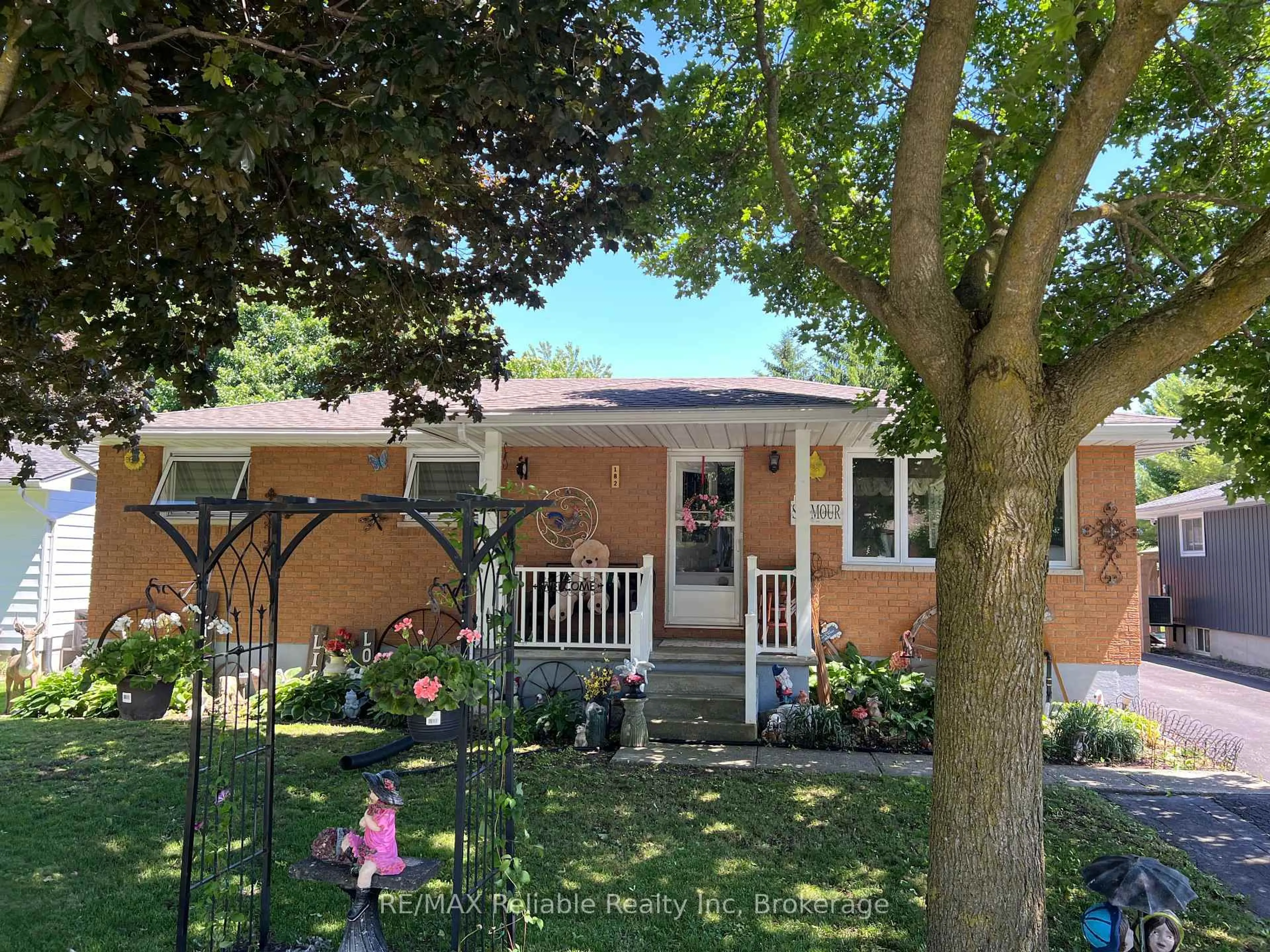 Unknown for 182 Jarvis St, Huron East Ontario N0K 1W0