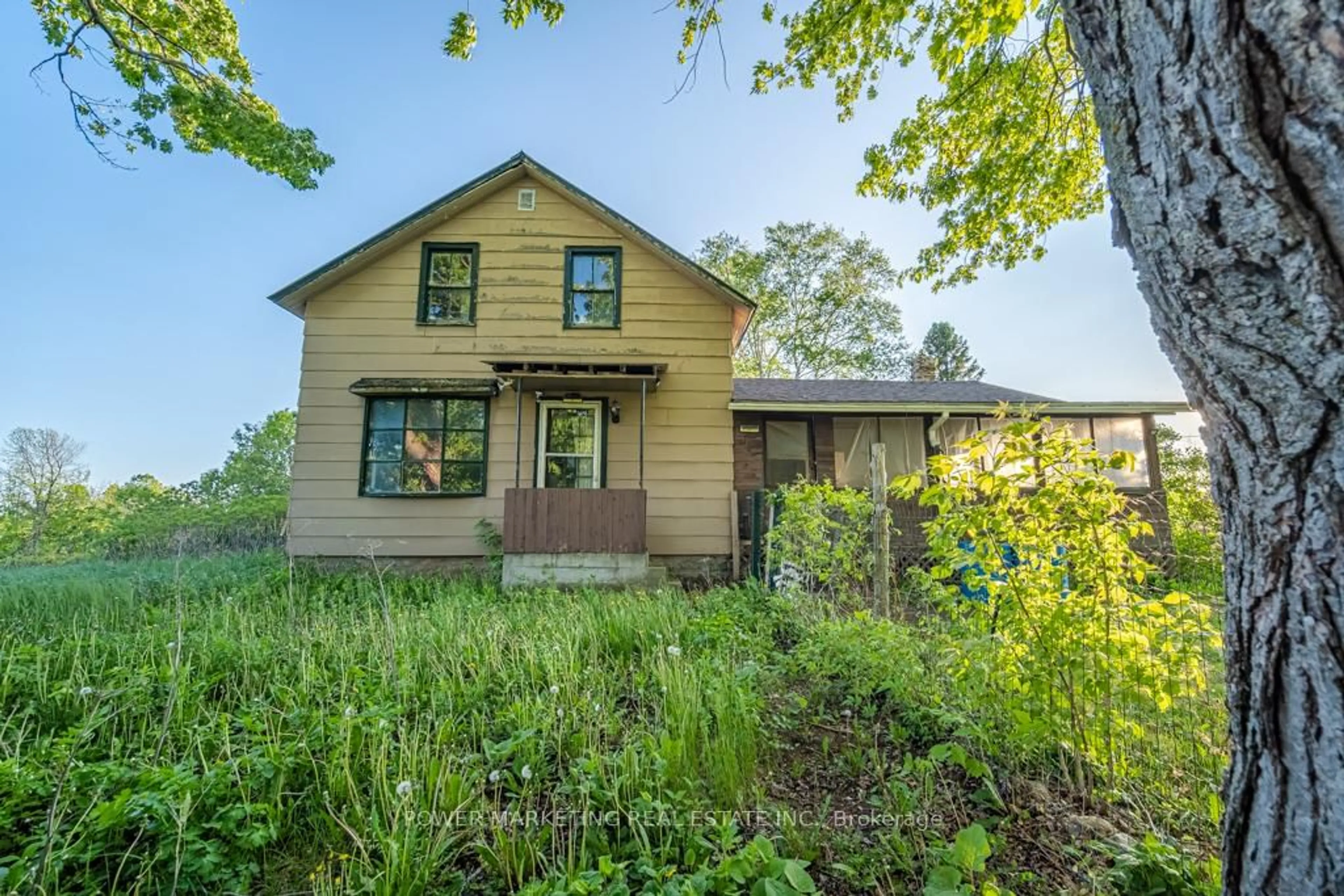 A pic from outside/outdoor area/front of a property/back of a property/a pic from drone, building for 2720 Wylie Rd, North Glengarry Ontario K0B 1H0