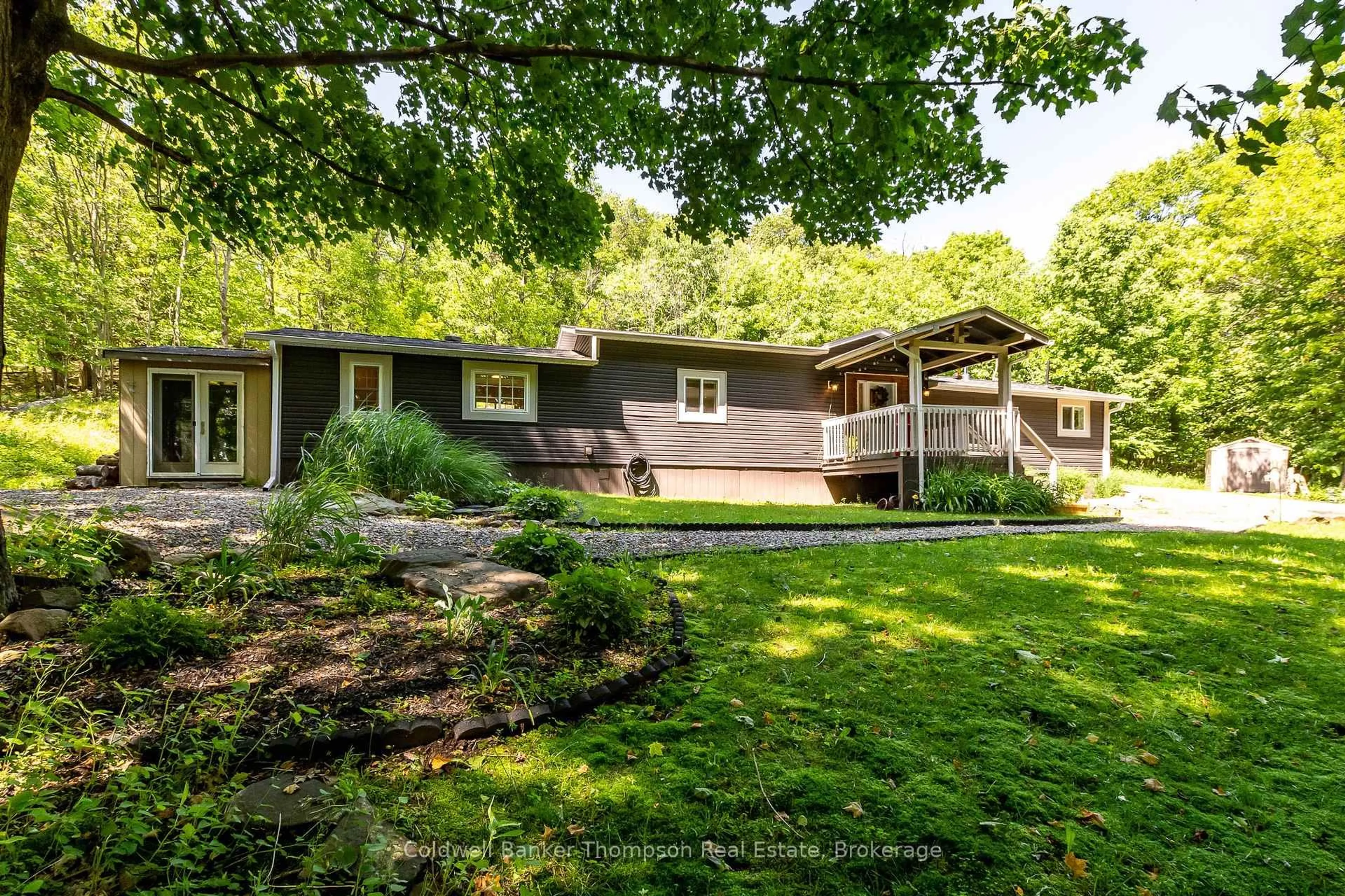 A pic from outside/outdoor area/front of a property/back of a property/a pic from drone, forest/trees view for 34 Mount Vernon Tr, Huntsville Ontario P1H 1E6