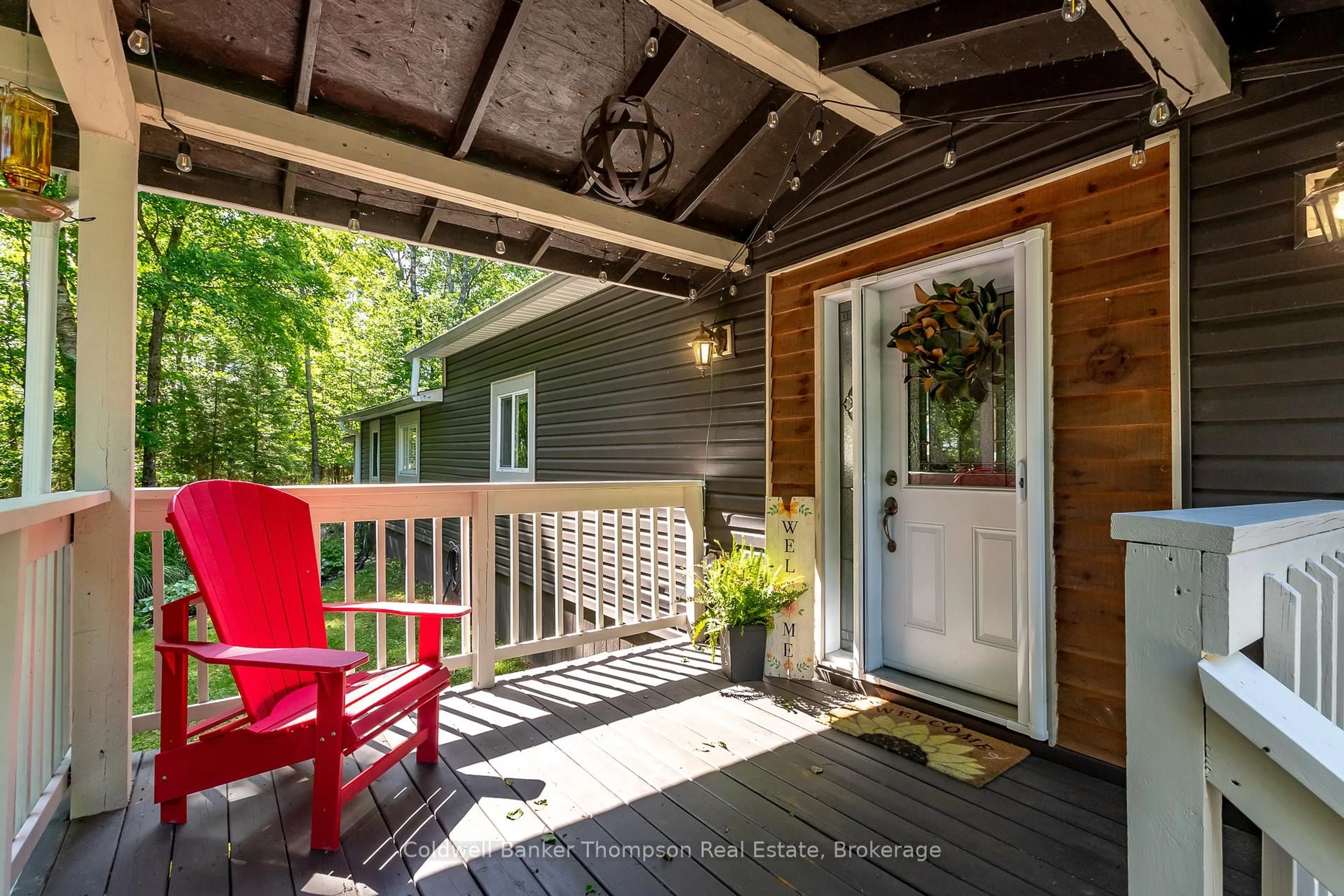 Patio, street for 34 Mount Vernon Tr, Huntsville Ontario P1H 1E6