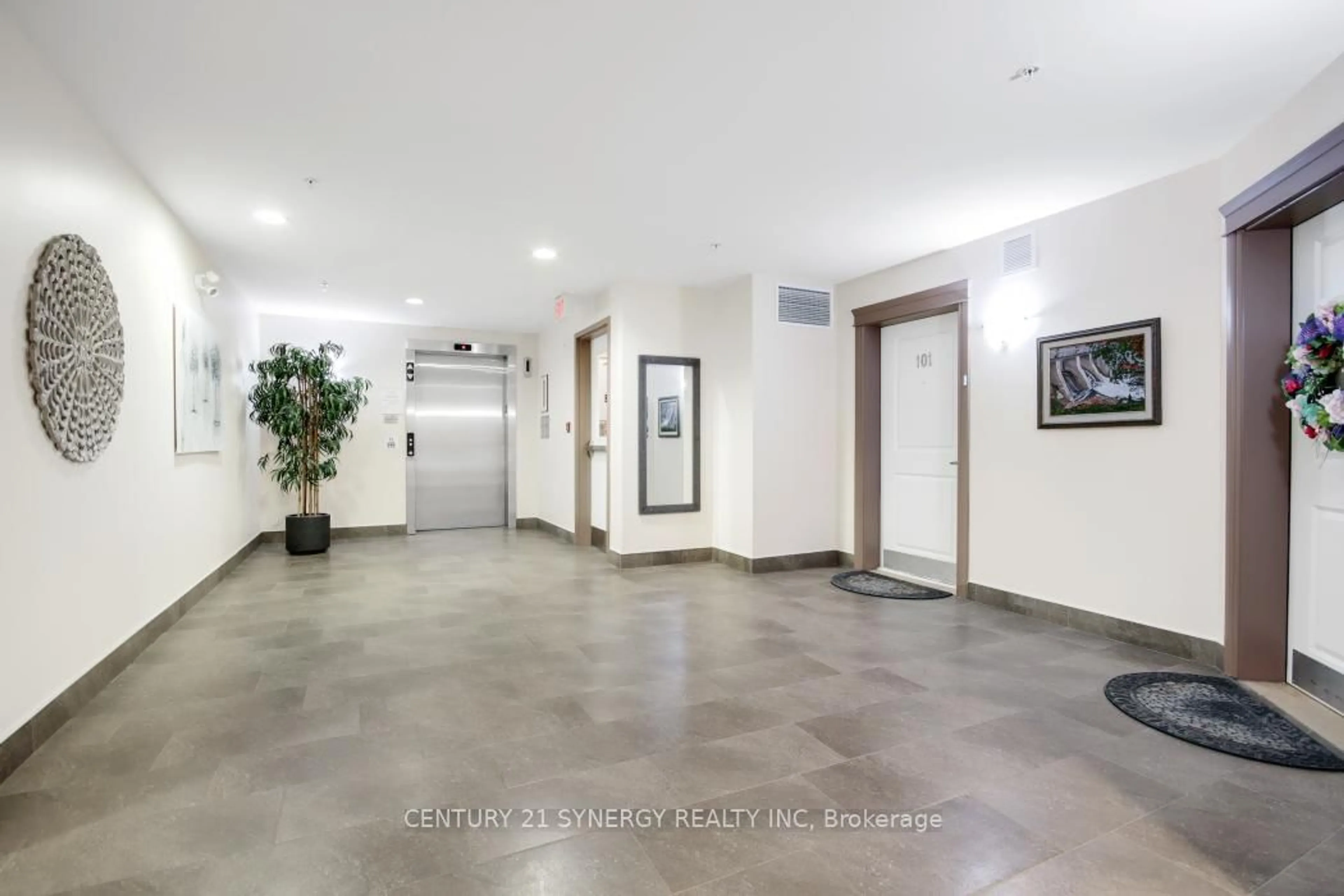 Indoor foyer for 141 POTTS Dr #112, Ottawa Ontario K4A 0X9