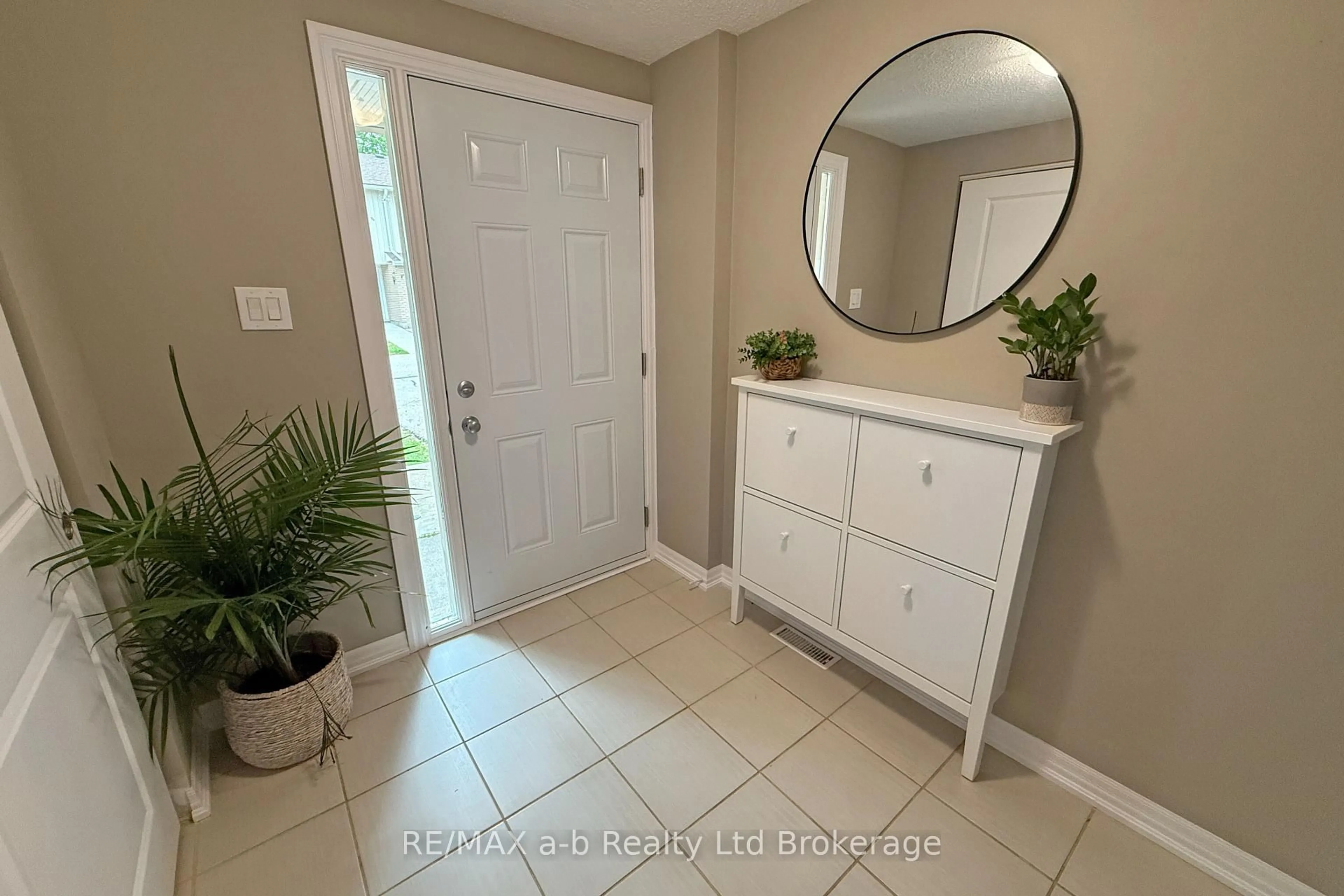 Indoor entryway for 279 Bluevale St #79, Waterloo Ontario N2J 4L8
