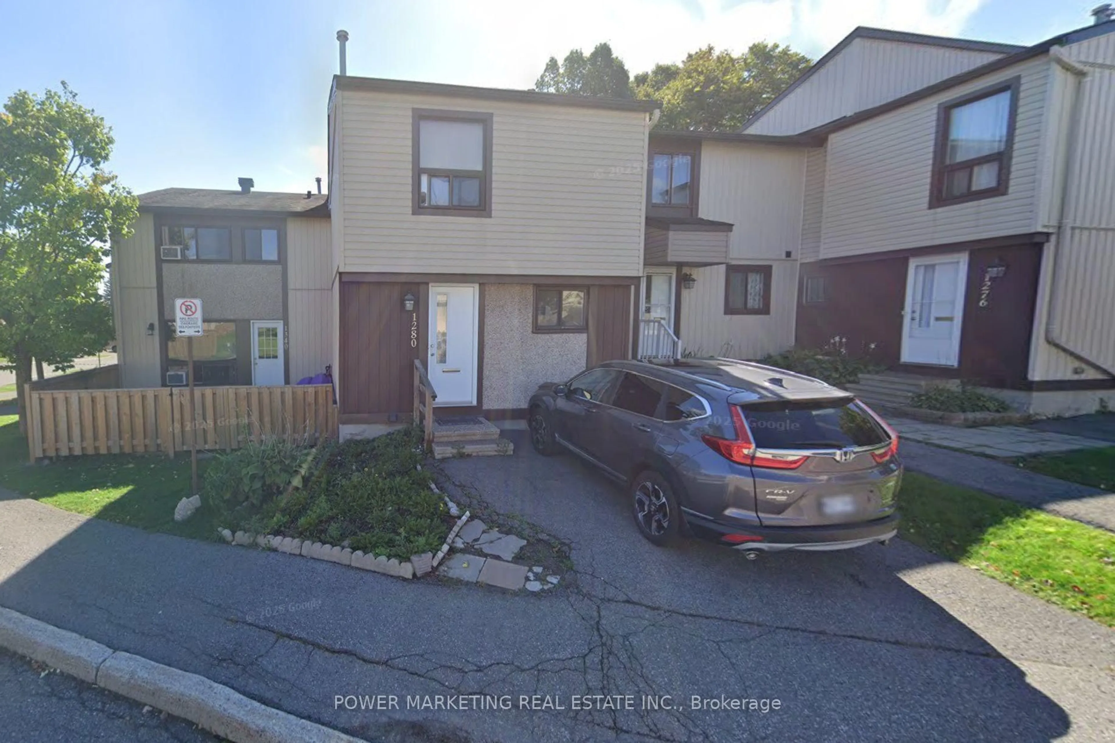 A pic from outside/outdoor area/front of a property/back of a property/a pic from drone, street for 1280 BETHAMY Lane, Ottawa Ontario K1J 8P3