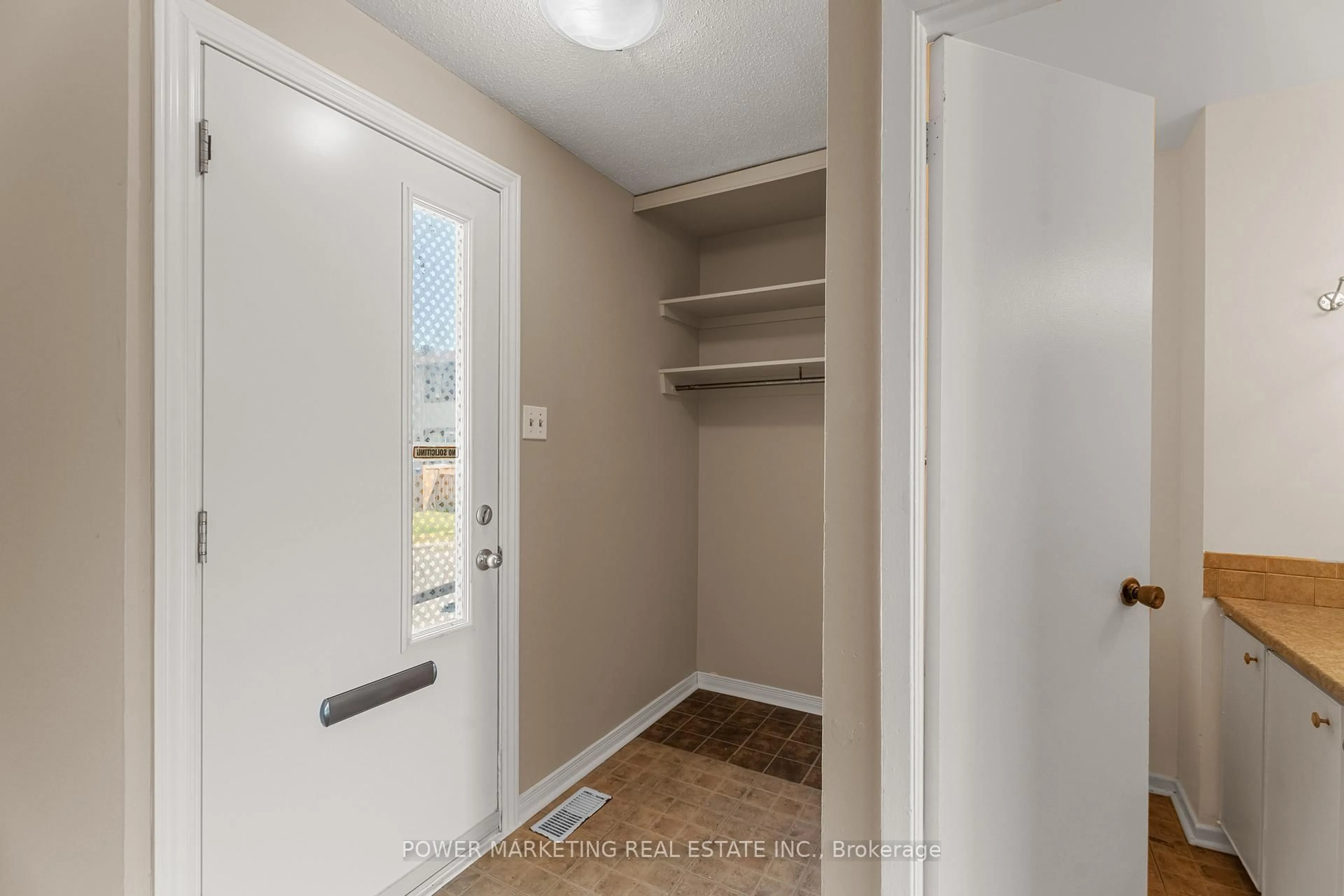 Indoor entryway for 1280 BETHAMY Lane, Ottawa Ontario K1J 8P3
