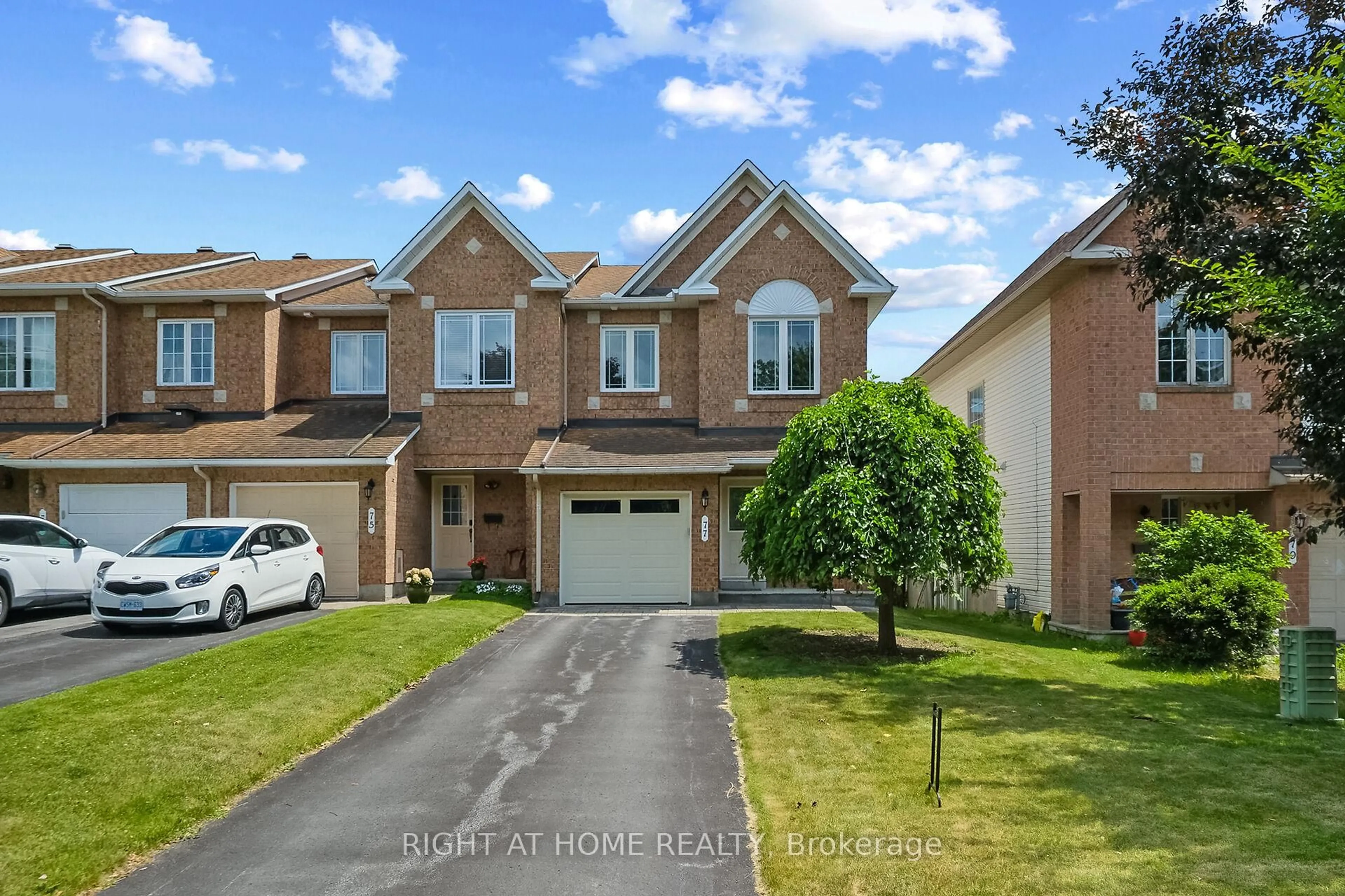 A pic from outside/outdoor area/front of a property/back of a property/a pic from drone, street for 77 Flowertree Cres, Ottawa Ontario K2M 2R7