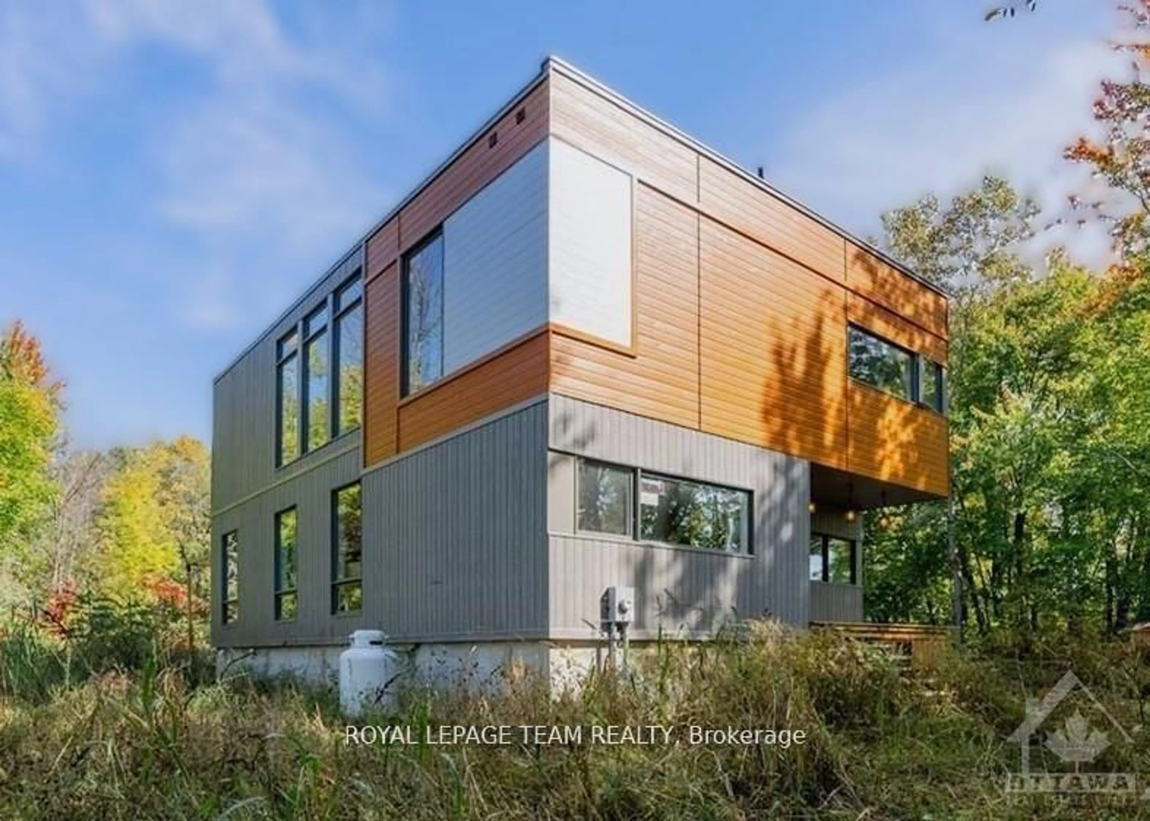 Home with vinyl exterior material, building for 4397 Billy Lane, South Dundas Ontario K0C 2H0