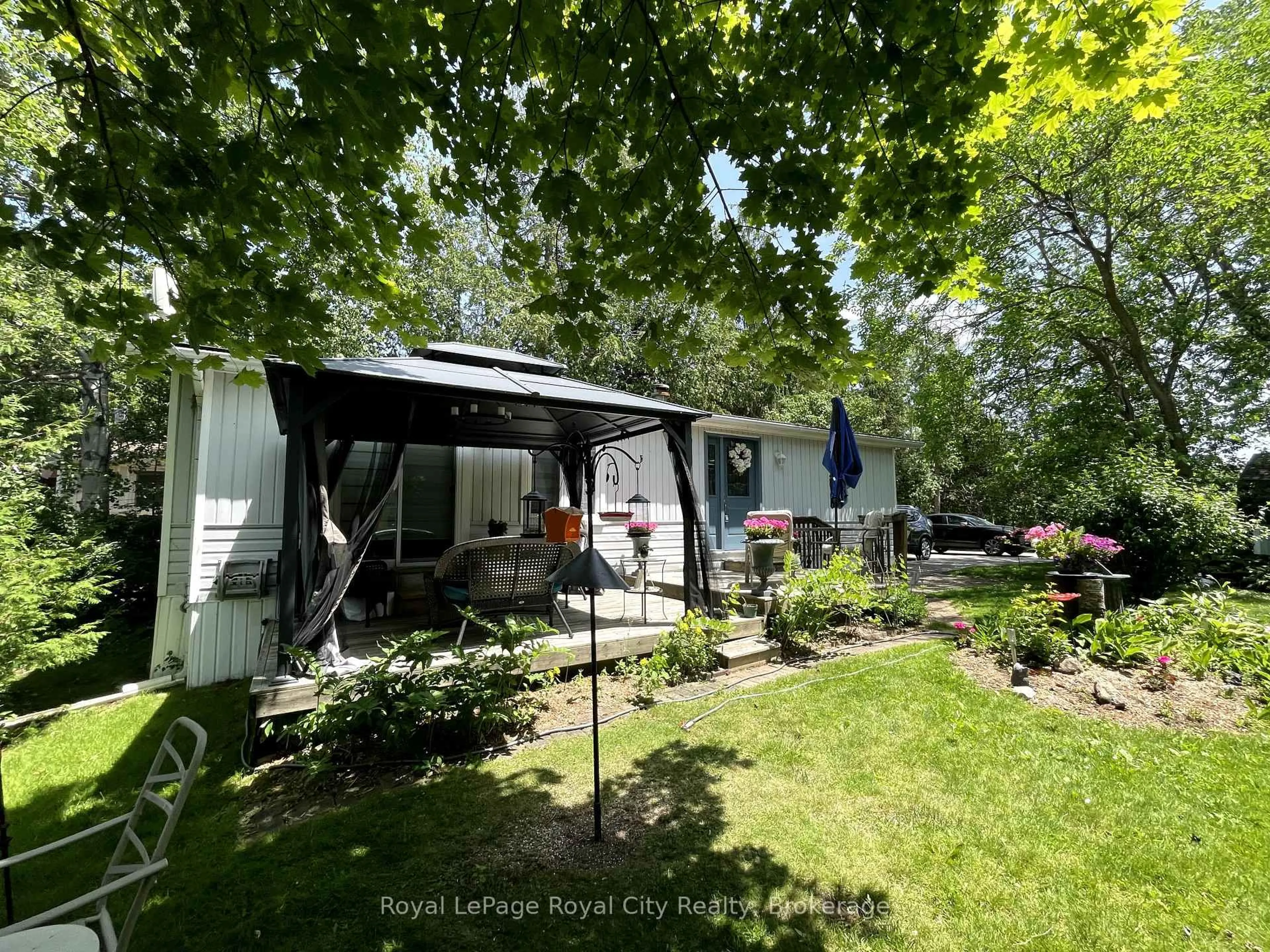 A pic from outside/outdoor area/front of a property/back of a property/a pic from drone, unknown for 12 Bush Lane, Puslinch Ontario N0B 1C0