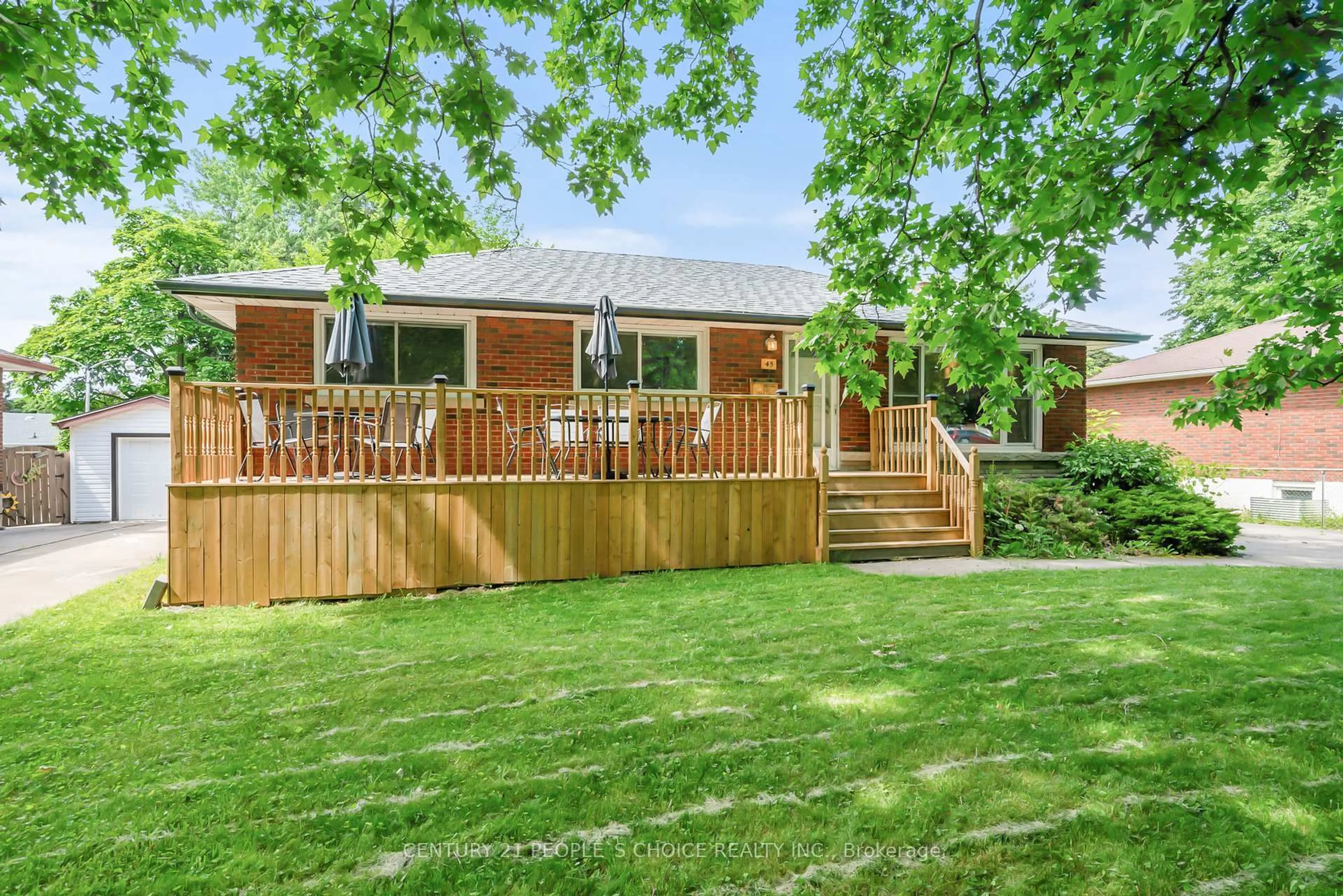 A pic from outside/outdoor area/front of a property/back of a property/a pic from drone, unknown for 45 Chestnut St, St. Catharines Ontario L2T 2E5